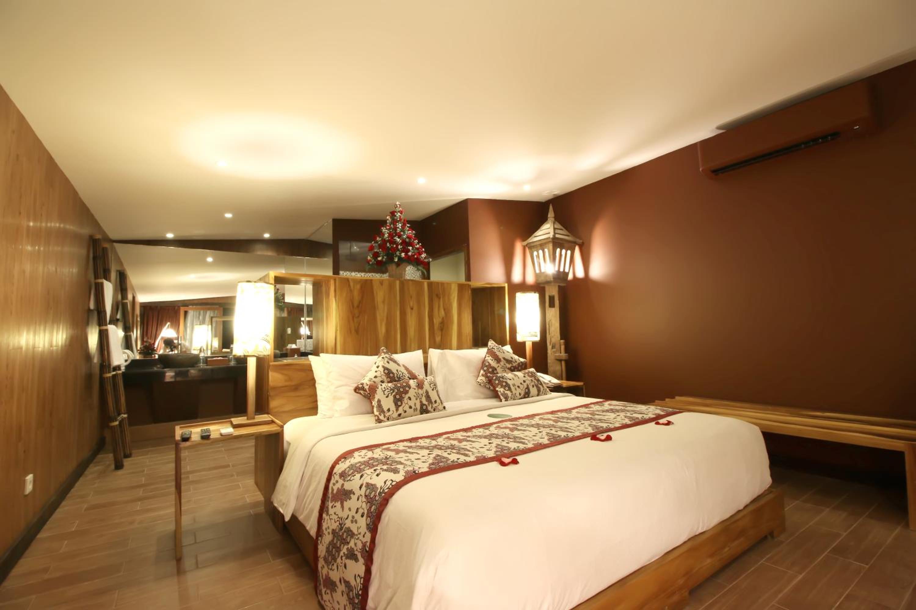 Suite with Pool View