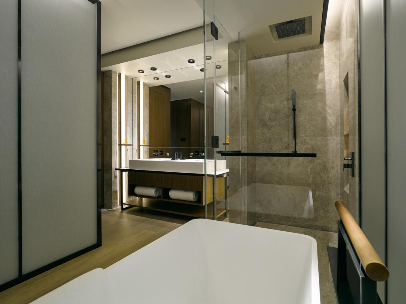 Grand Deluxe Room (Forbidden City or Jingshan Park View)