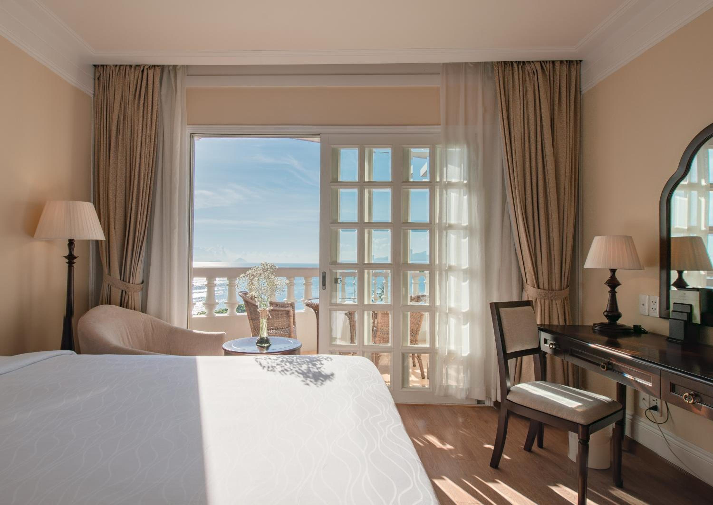 Deluxe King Room with Ocean View