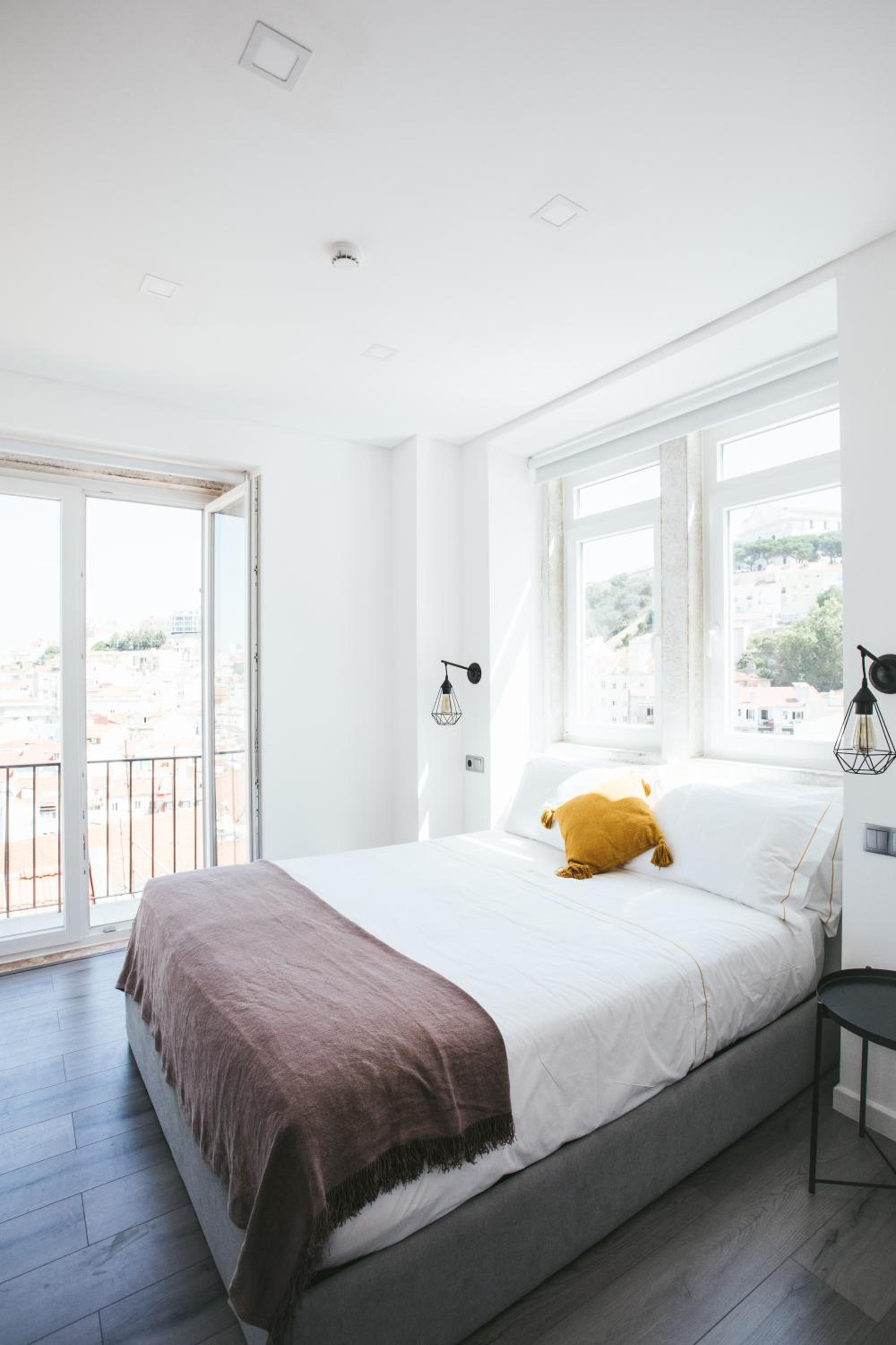 Deluxe One-Bedroom Apartment with Balcony and View