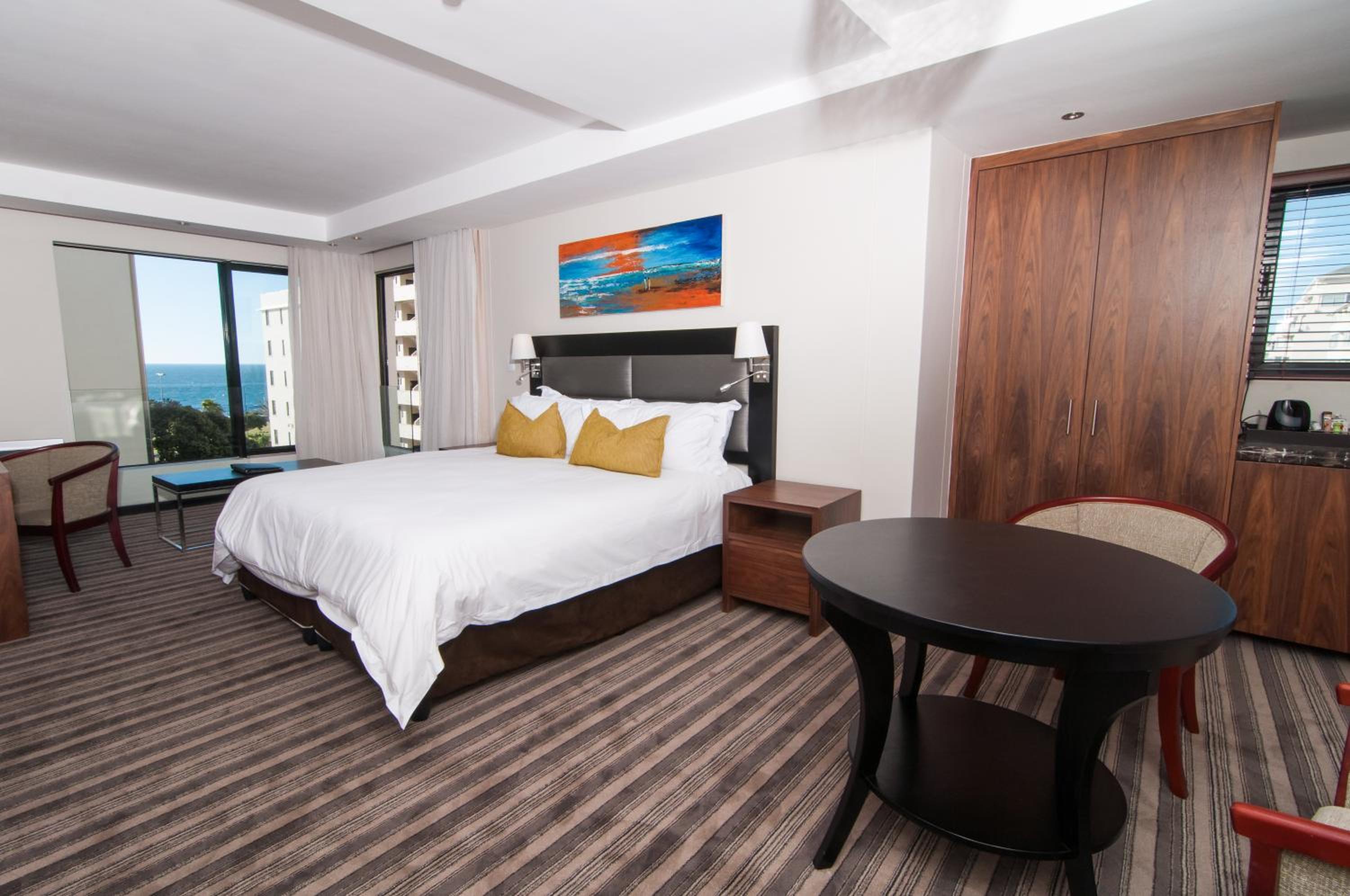 Executive Partial Sea View Suite with King Bed