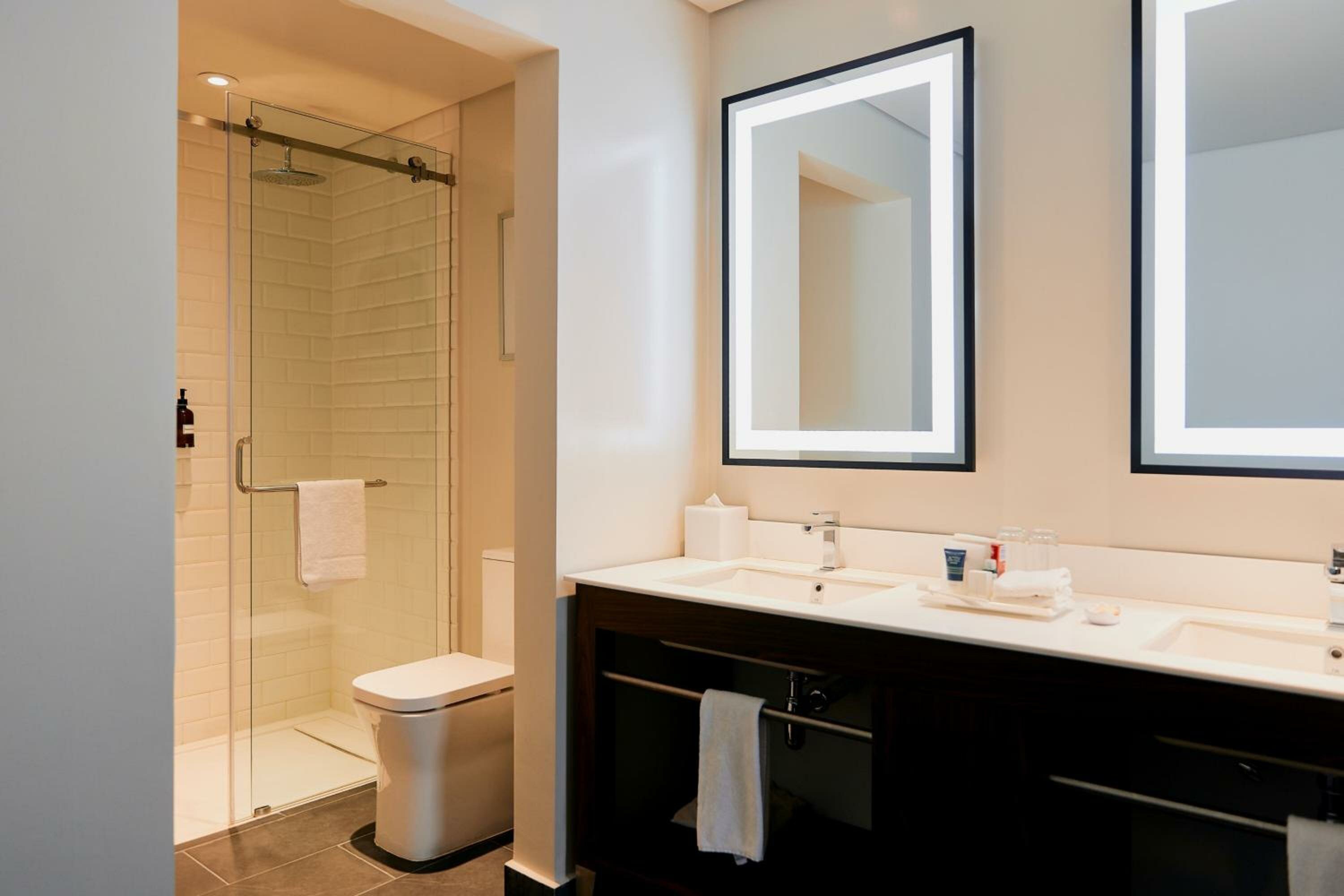 Junior King Suite