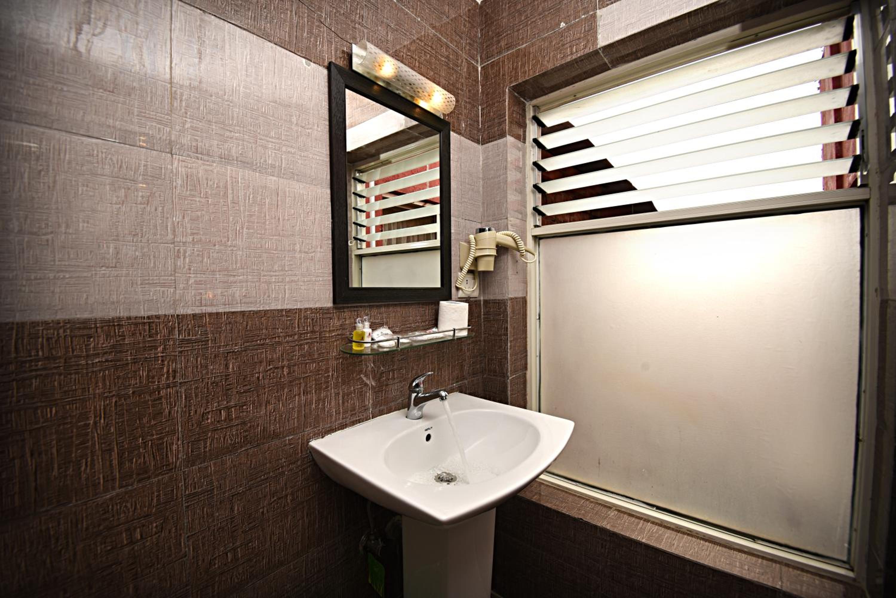 Suite with Balcony - Free Airport Pickup