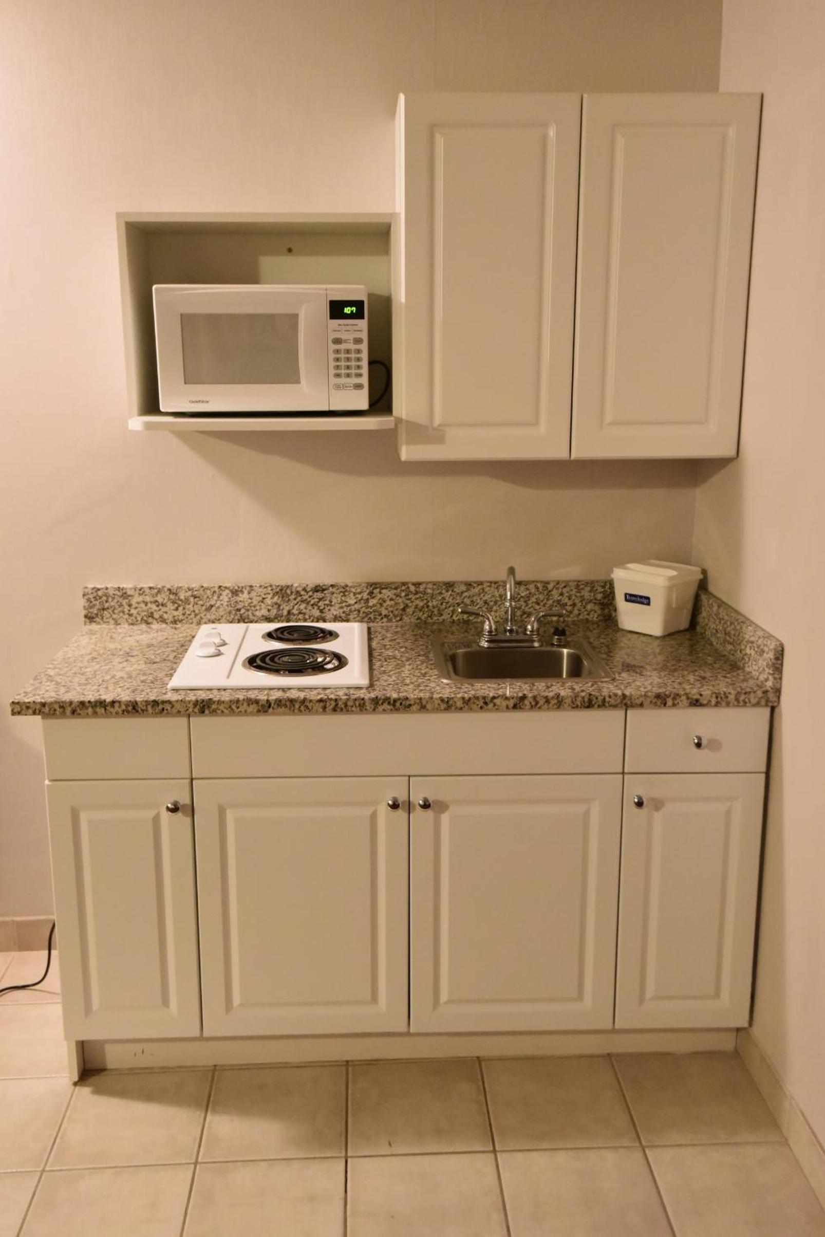 Queen Suite - Non-Smoking