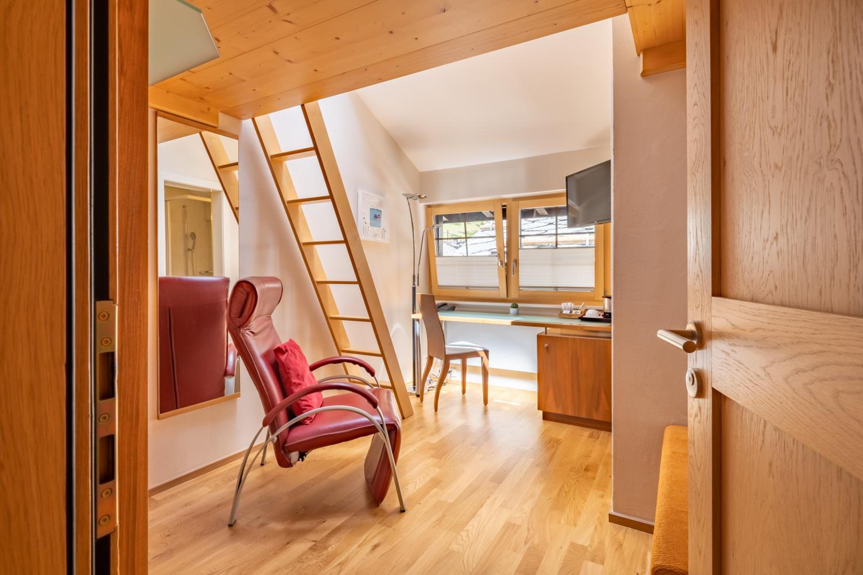 Small Single Room with Gallery