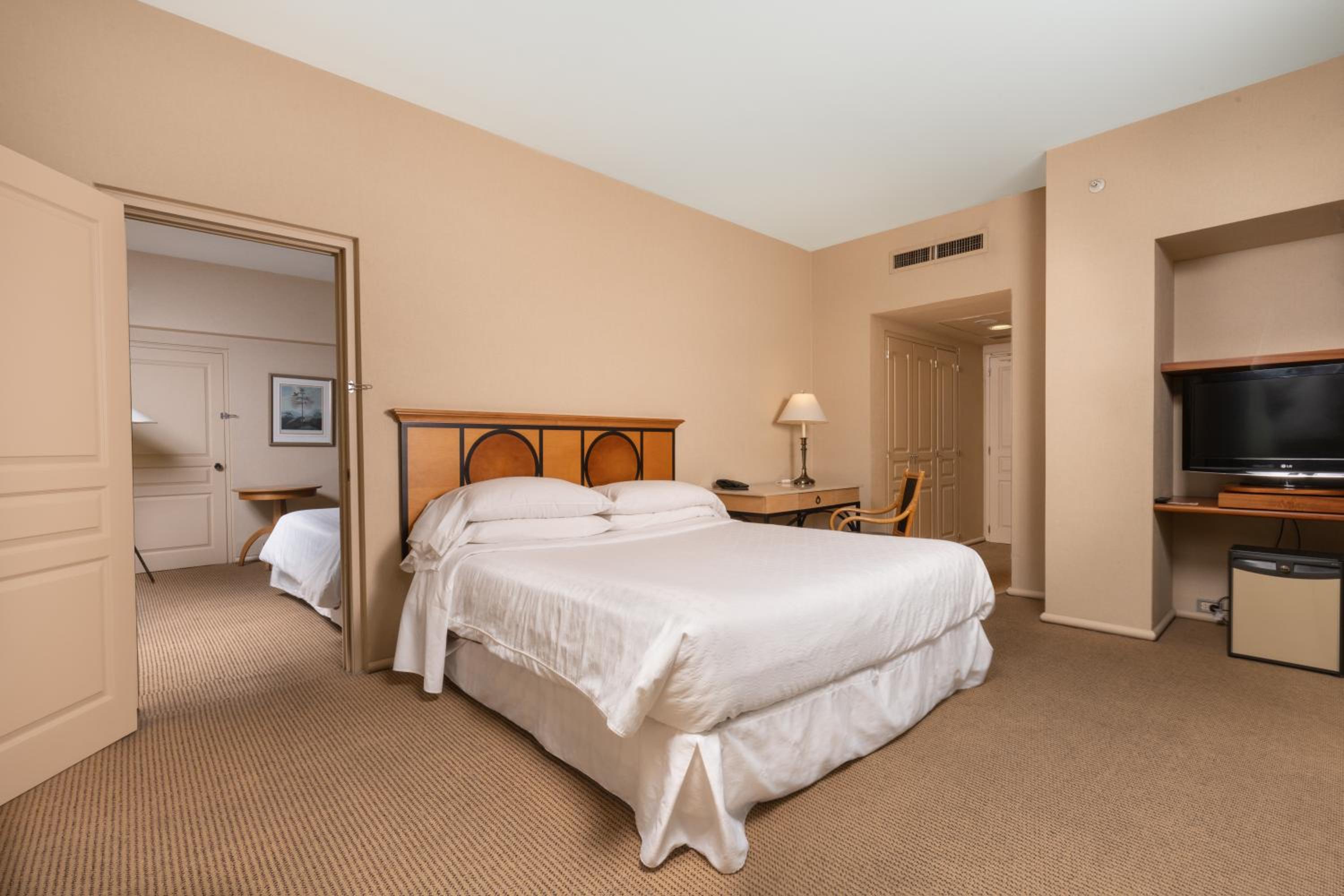 2 Bedroom Junior Suite, City view, Corner room