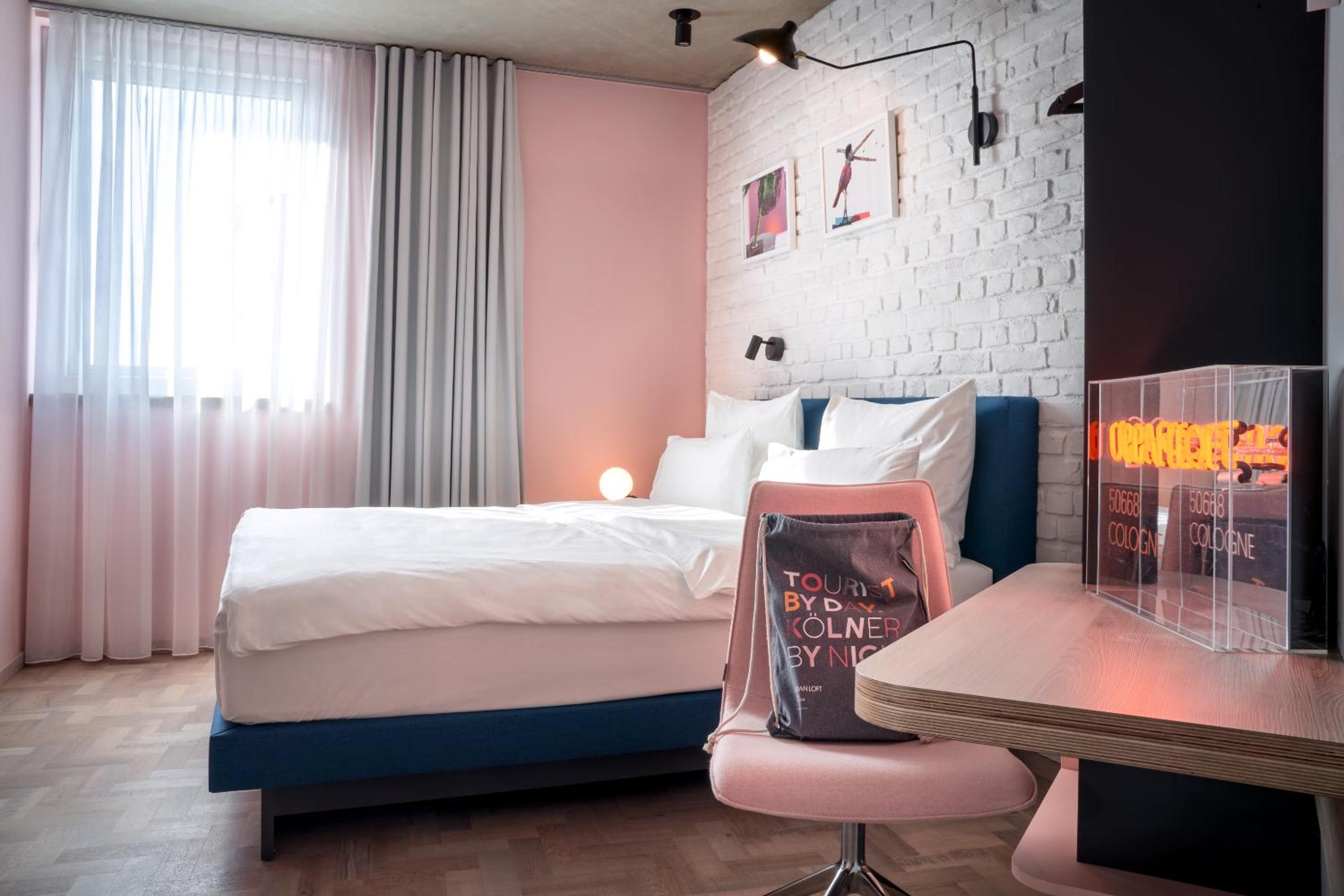 Large Double Room - "Urban Space"