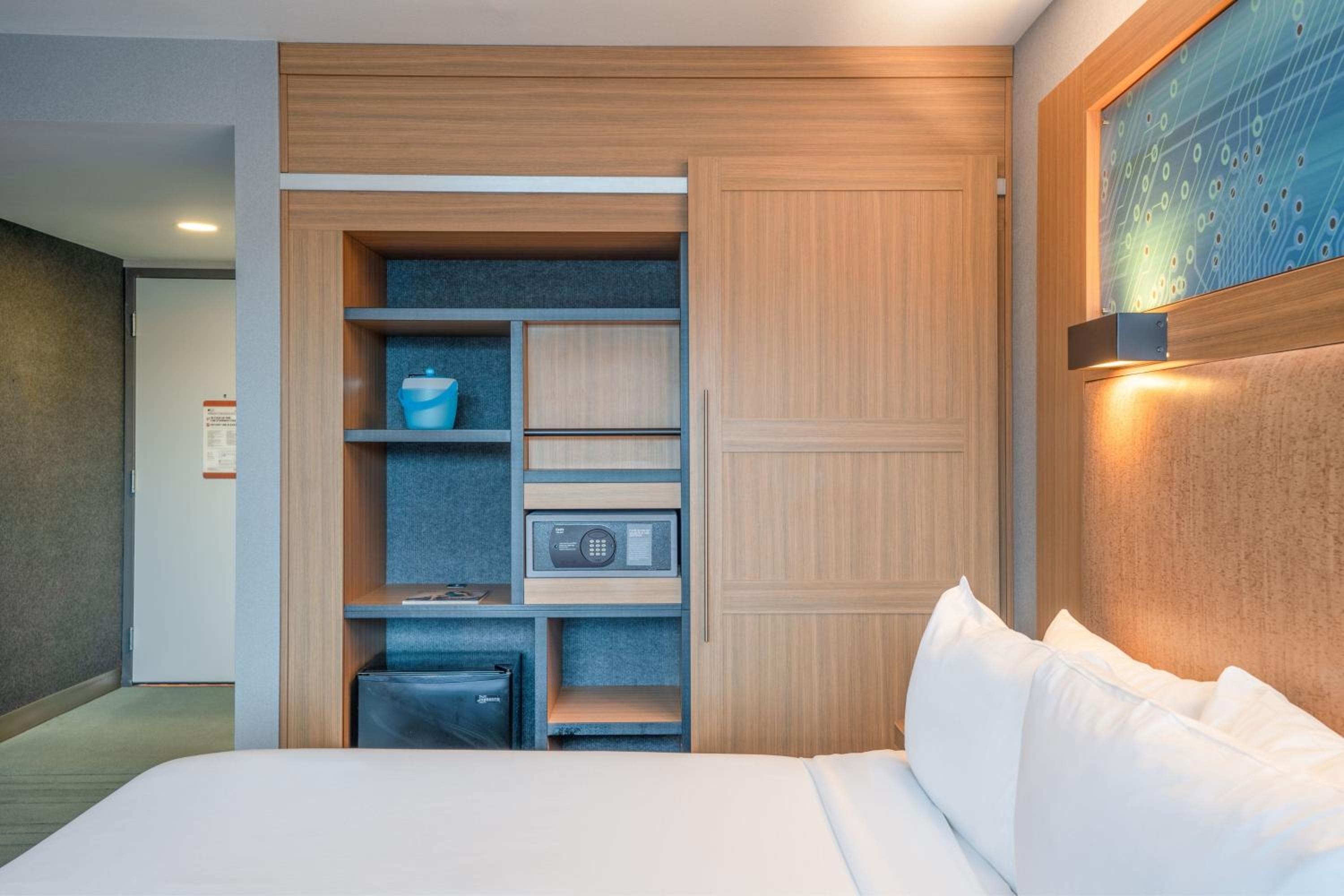 Aloft, Guest room, 1 King