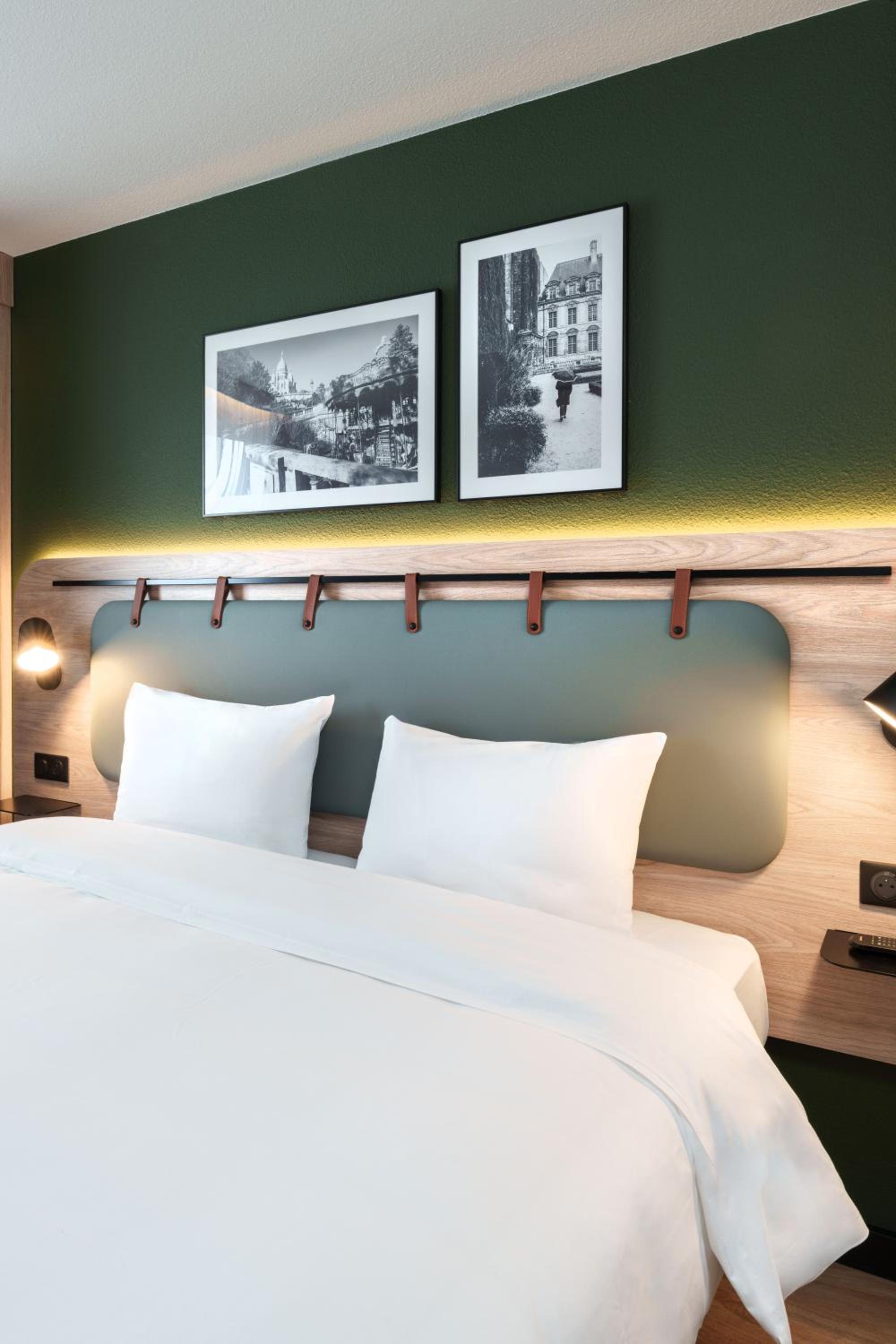 Superior Room - 1 King Bed