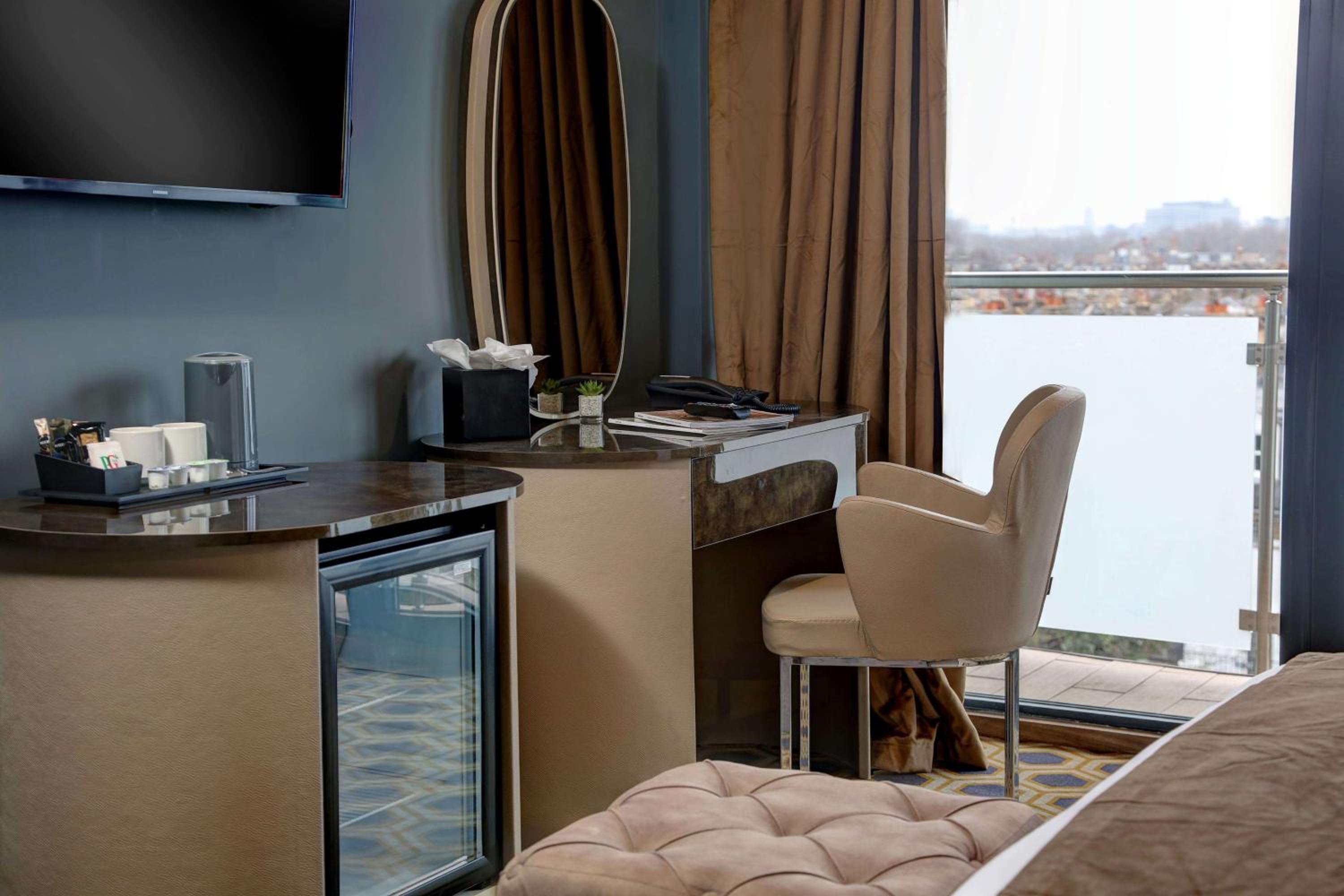 Executive Double Room with Shower - Non-Smoking