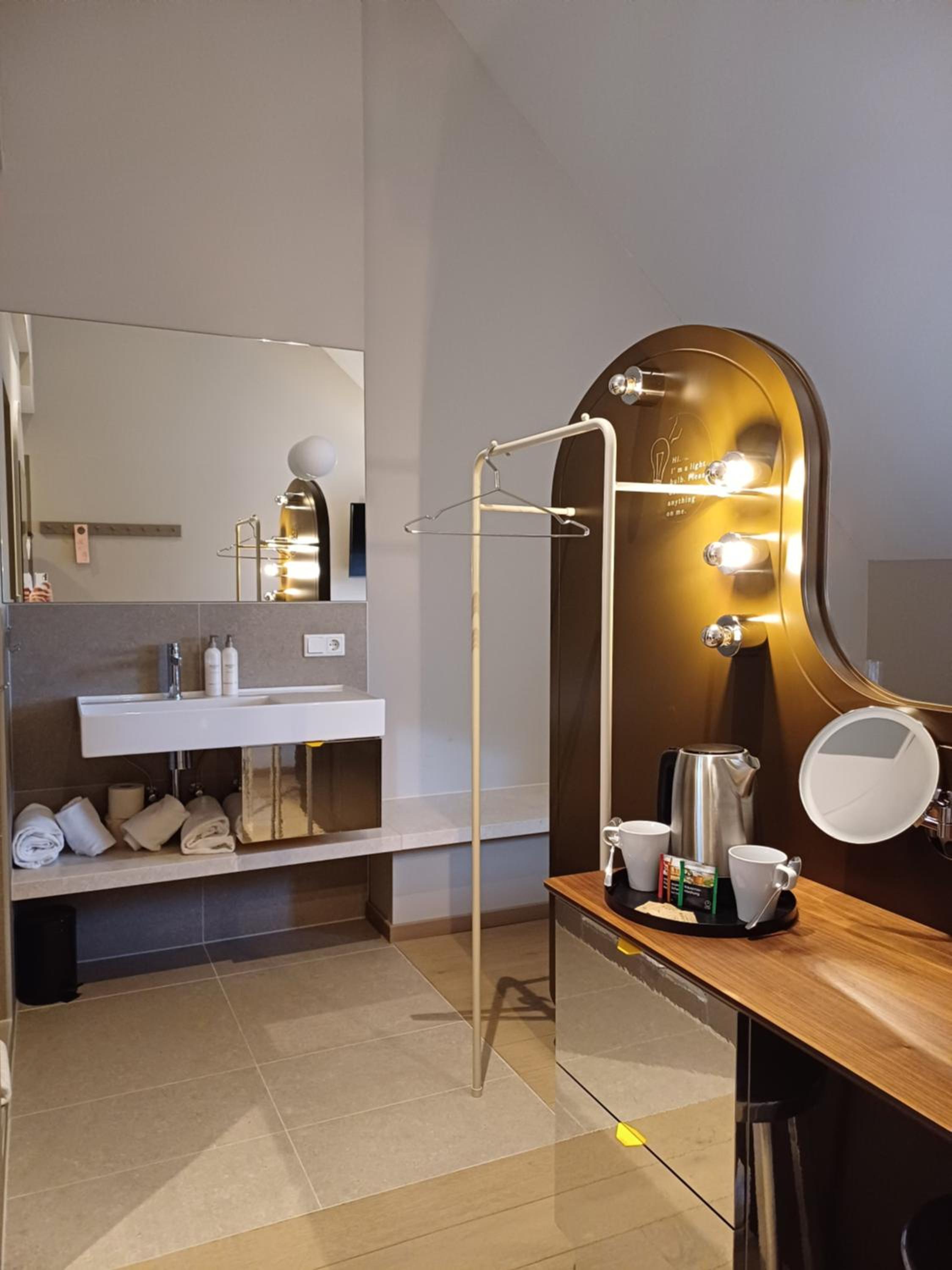 Rooftop Retreat - Attic room