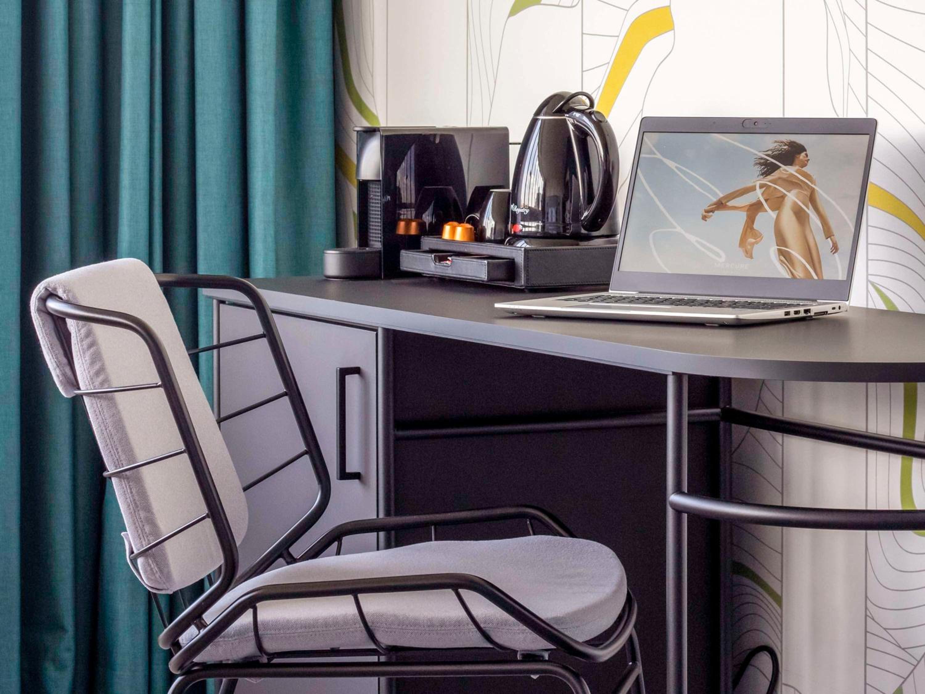 Classic King Room With City Side View