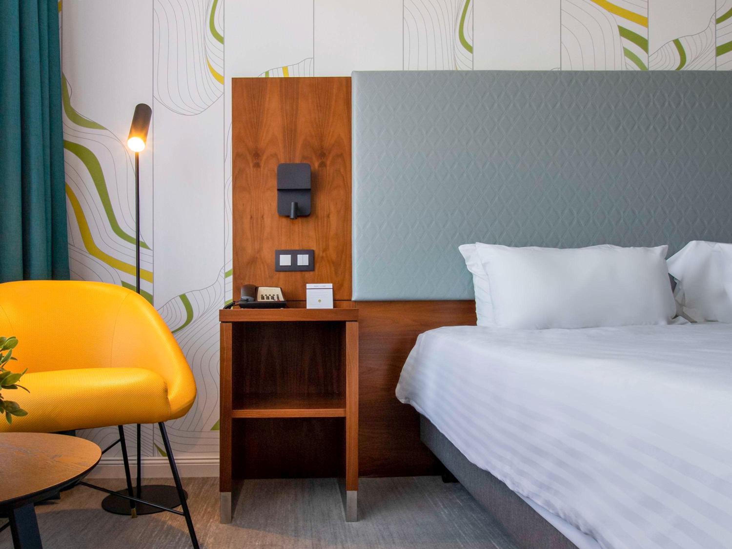 Classic King Room With City Side View