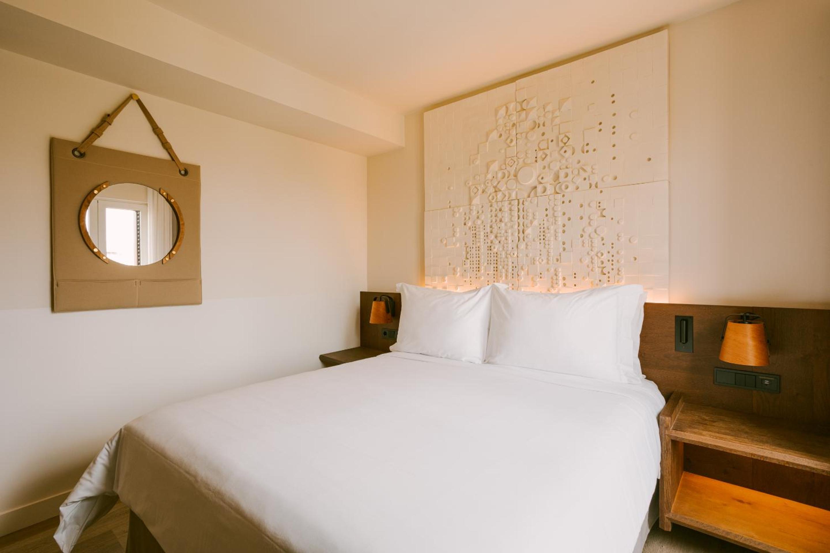 Deluxe Double or Twin Room with City View