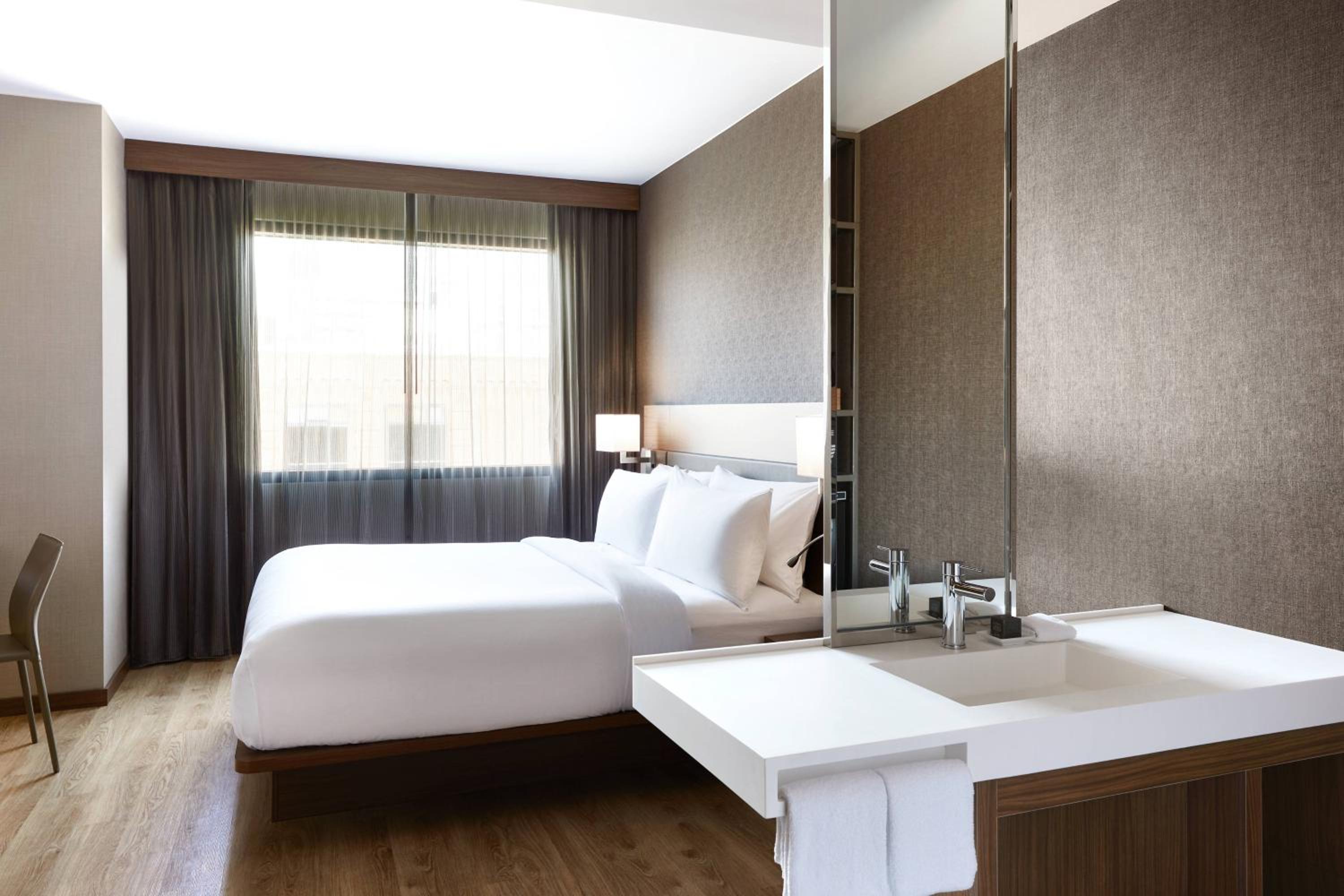 King Room with City View and Roll-in Shower - Mobility and Hearing Accessible