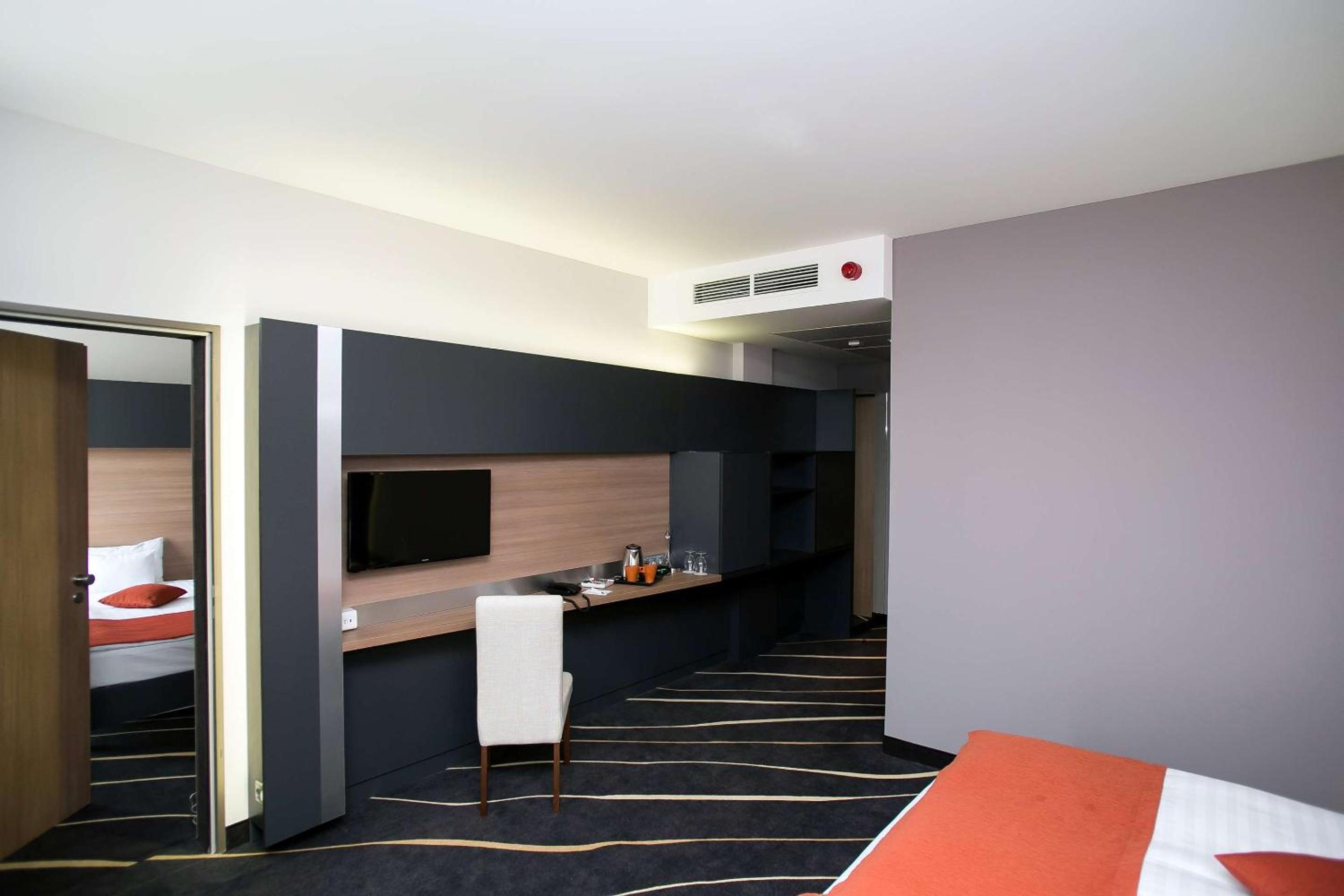 Queen Room - Non-Smoking