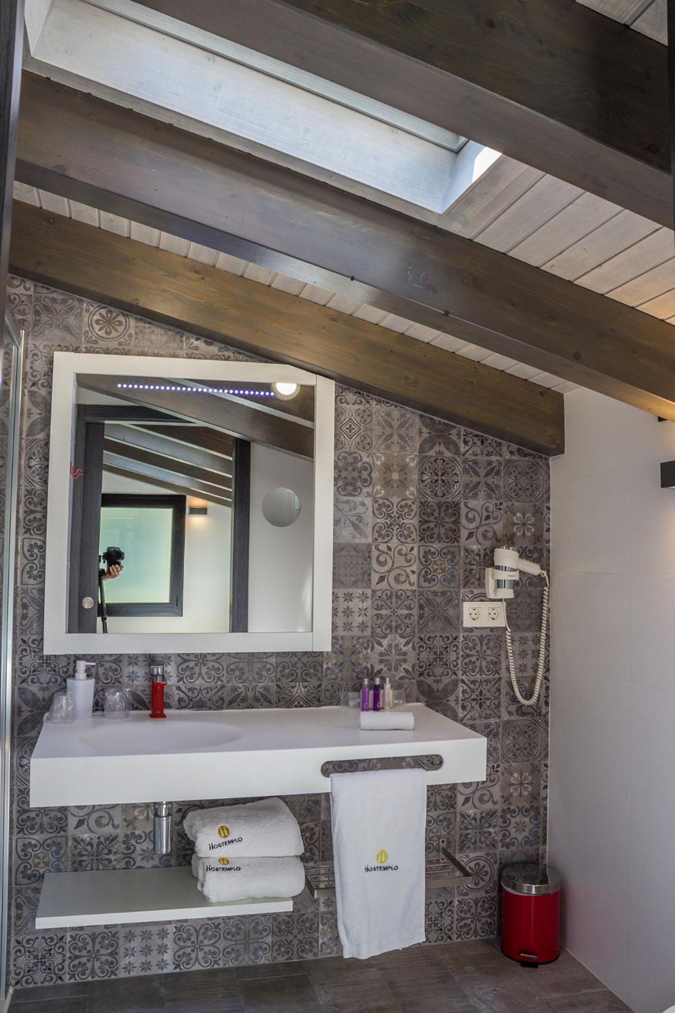 Deluxe Room (1 or 2 adults)