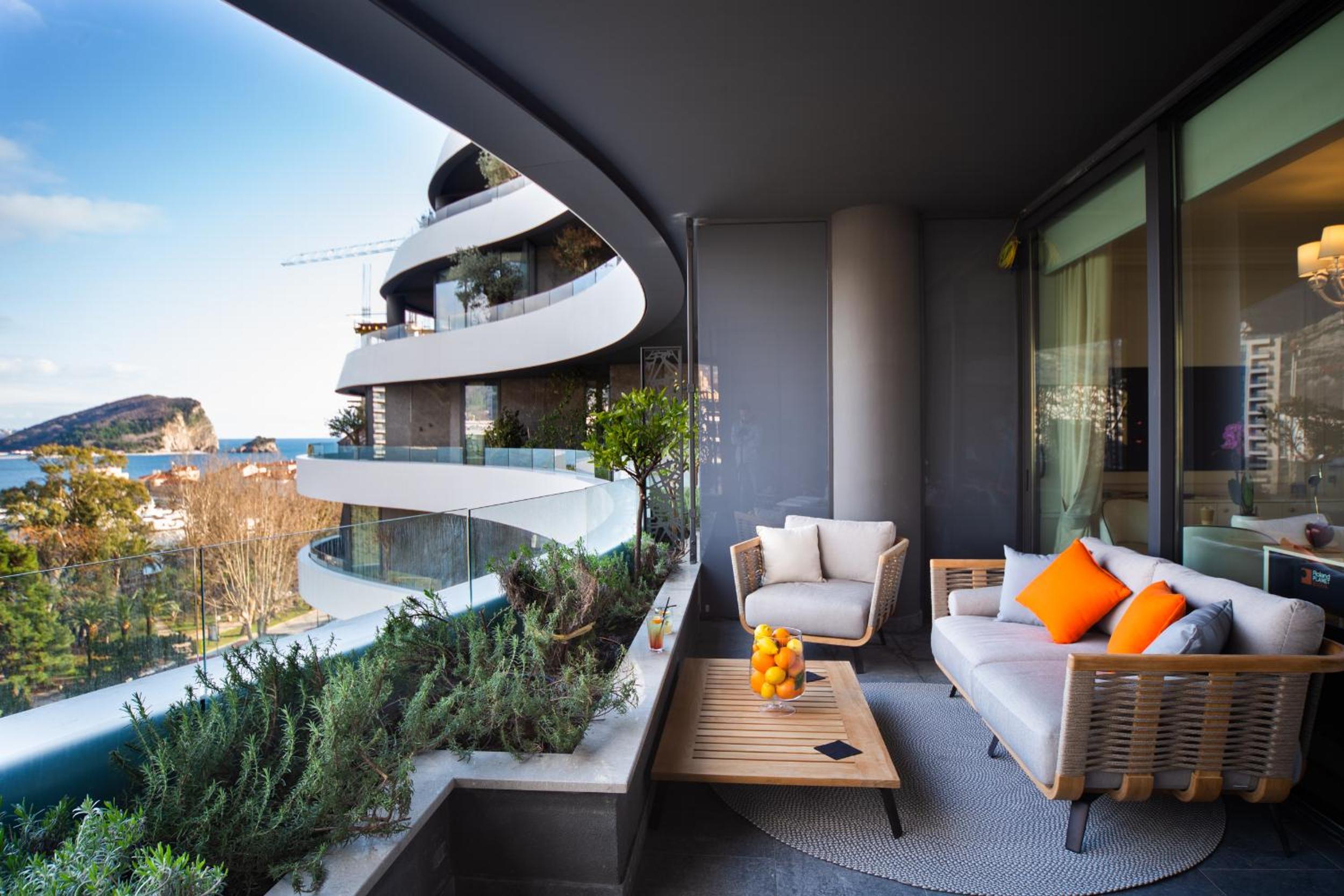 Deluxe Suite with Terrace and Sea View