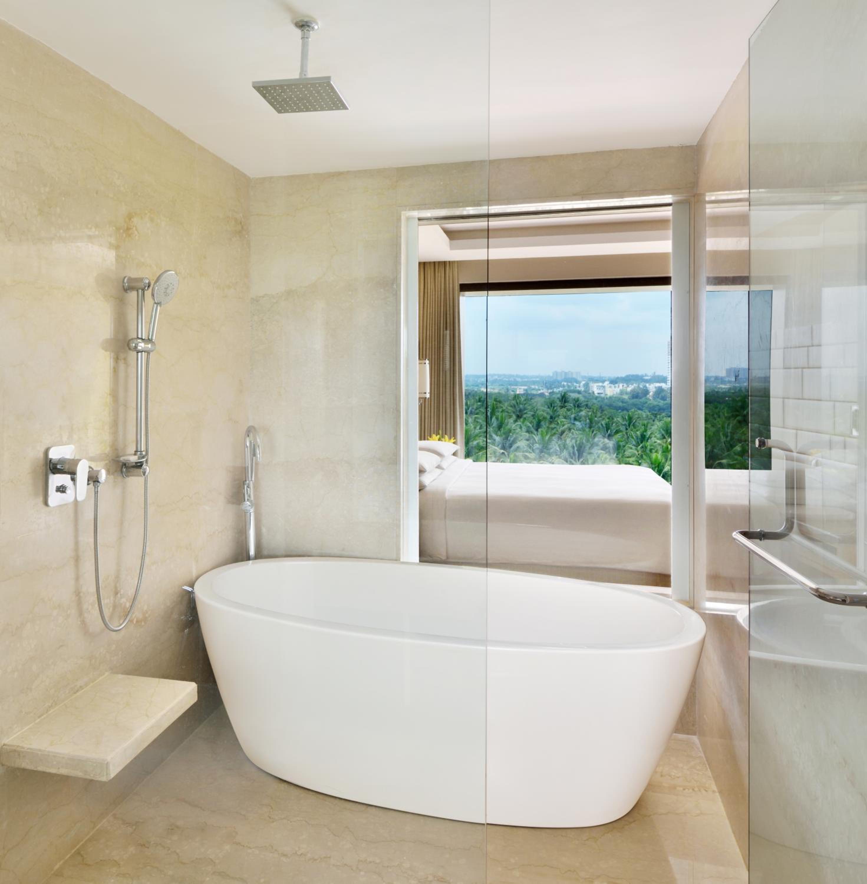 Executive King Suite with Lake View and Lounge Access