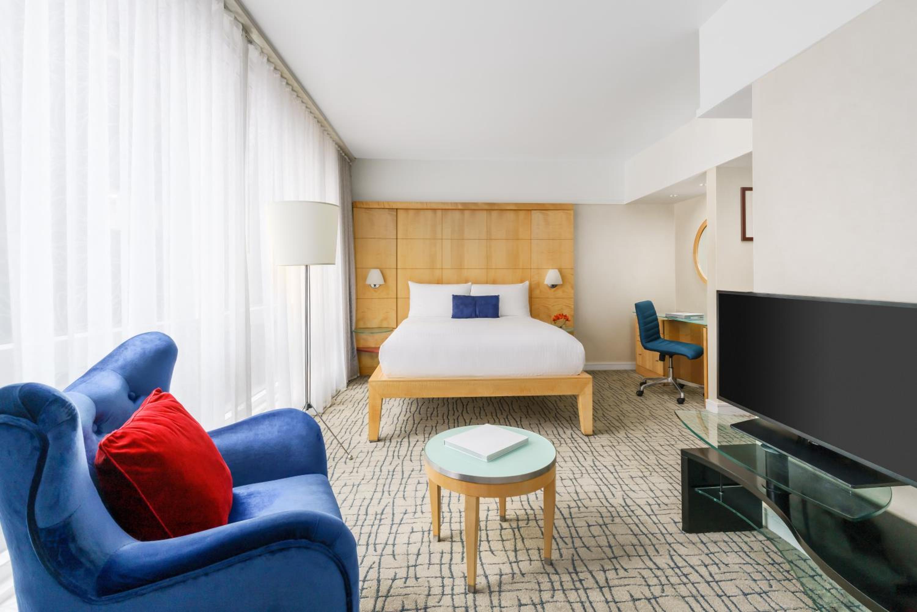 Executive Queen –  Ball Drop View