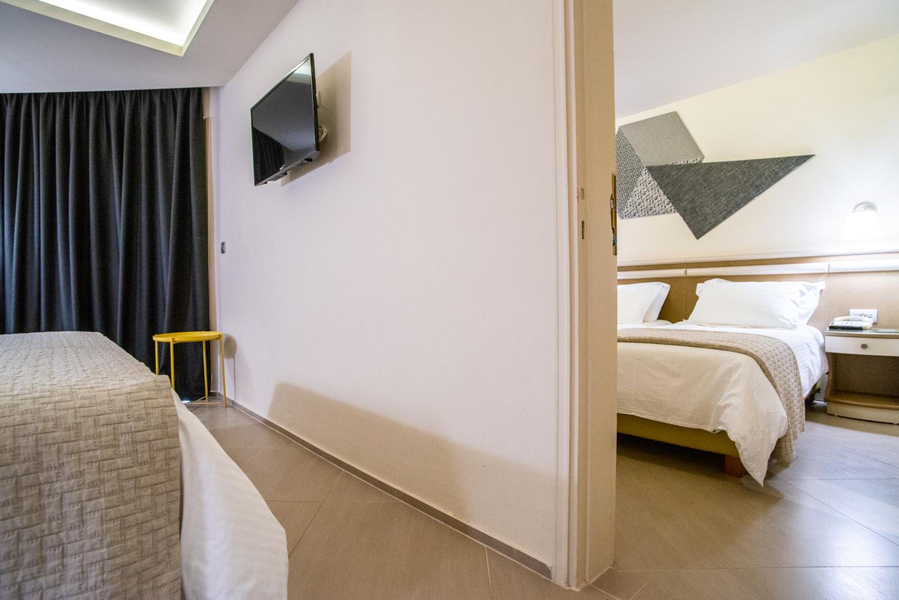 Interconnecting Double or Twin Rooms with Side Sea View