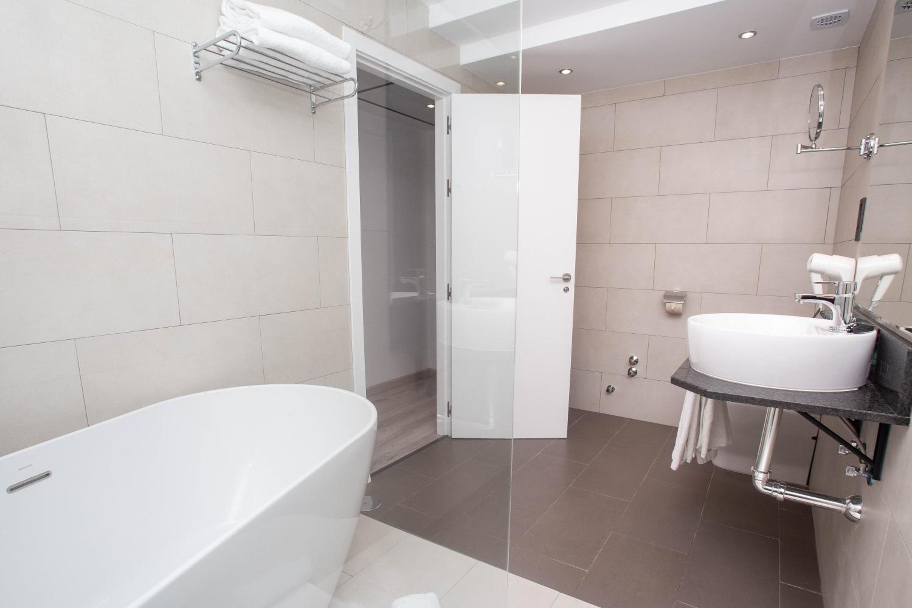 Family Room (2 Adults + 2 Children)