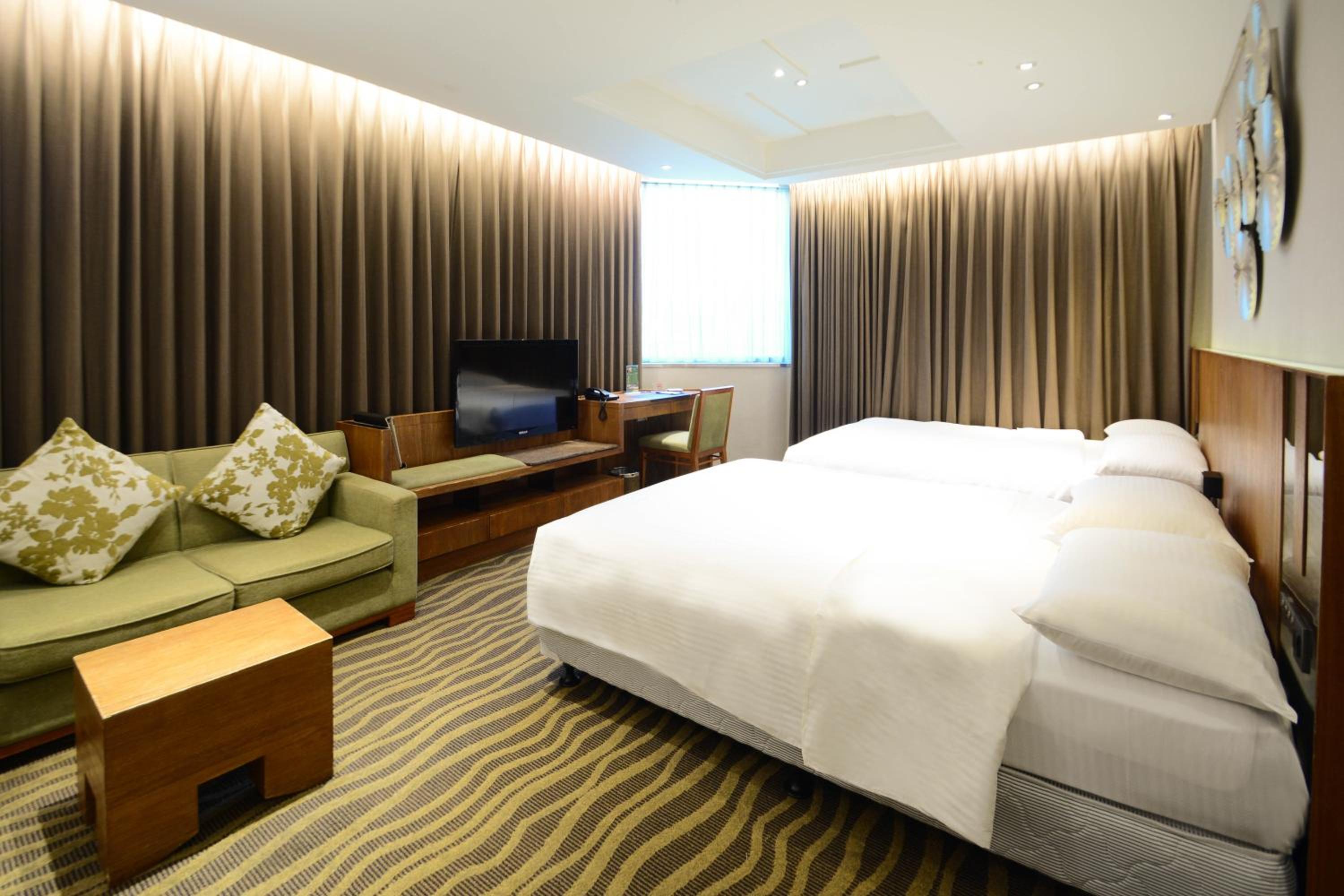 Deluxe Family Room
