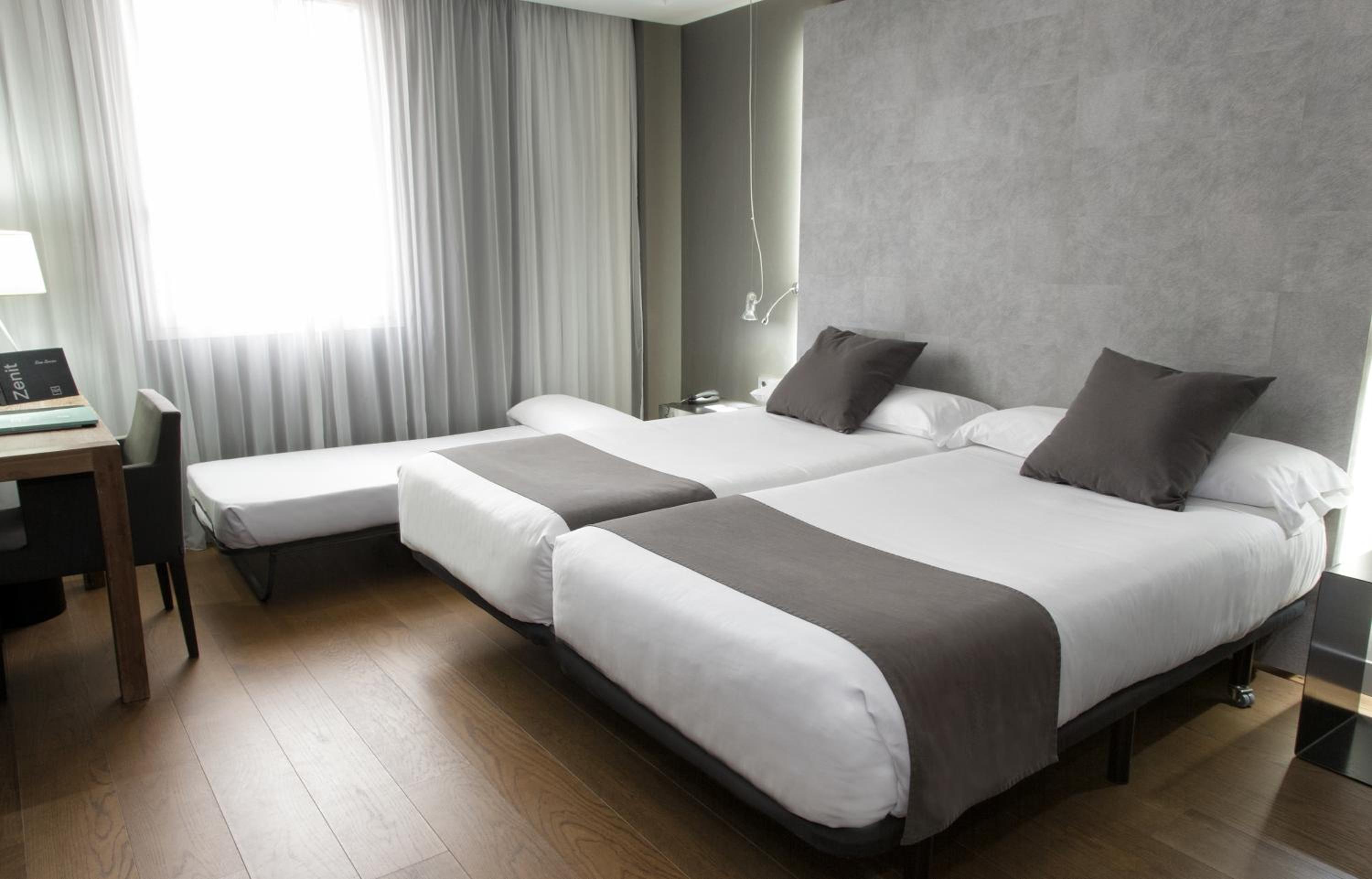  Twin Room with Extra Bed (2 Adults + 1 Child)