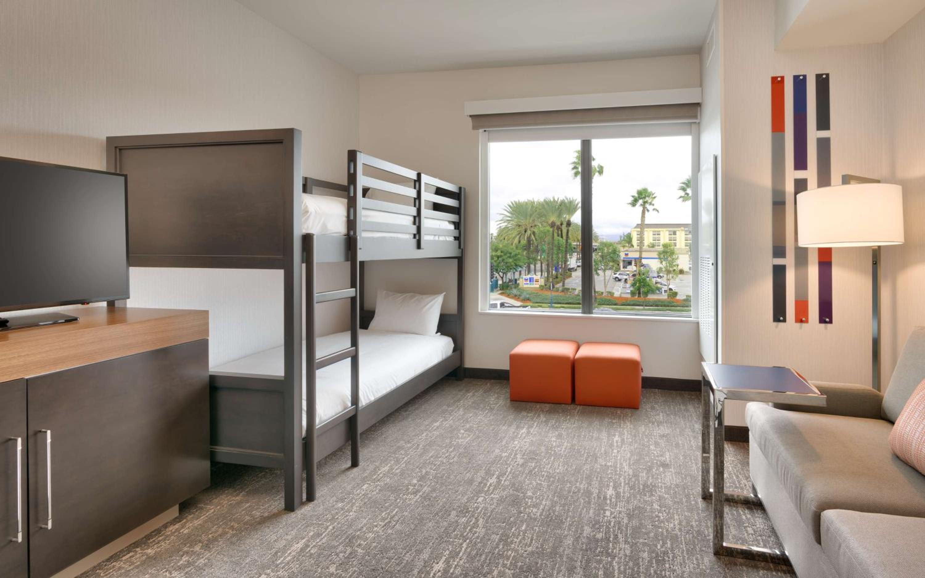 King Room with Sofa Bed - Mobility Access/Non-Smoking