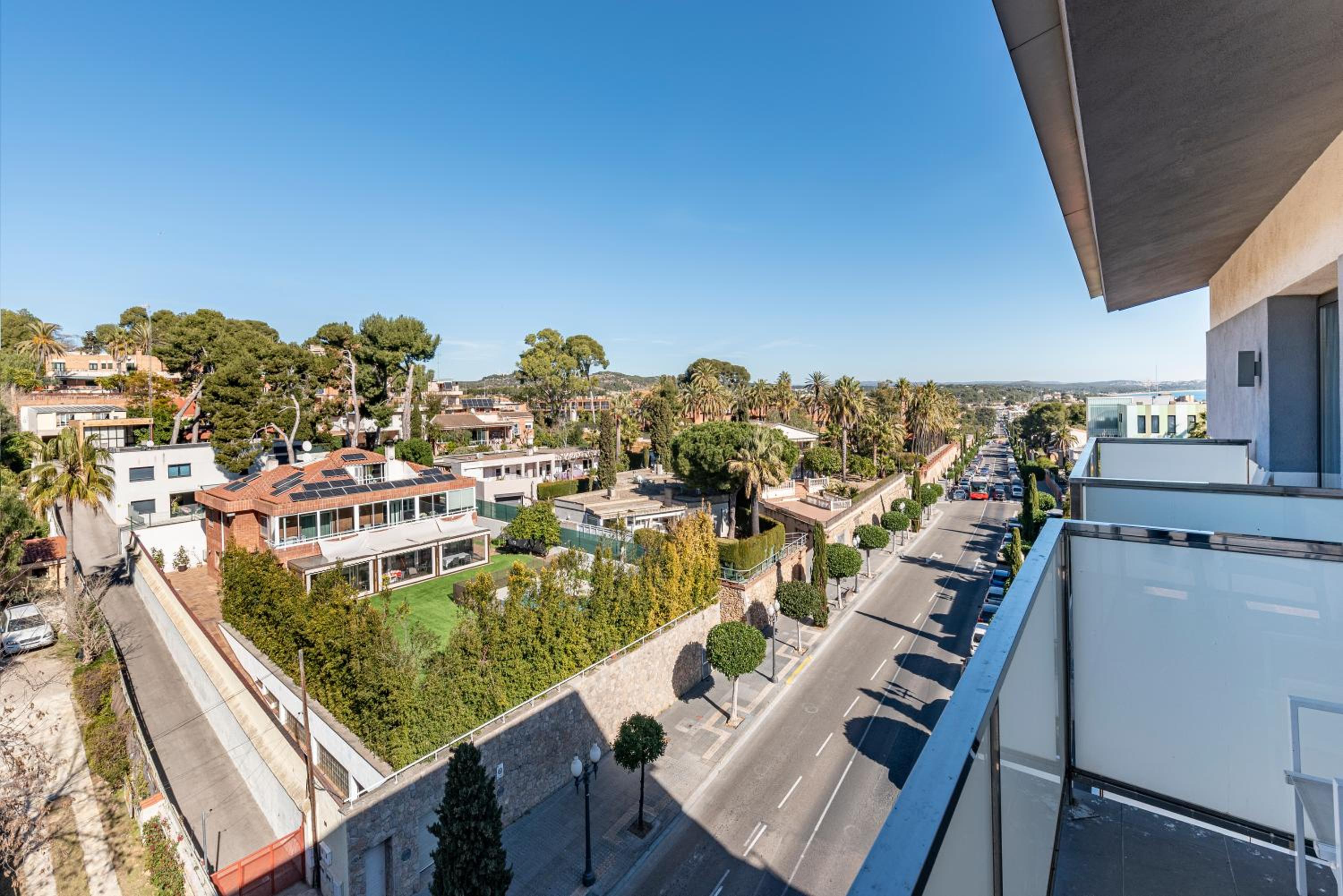  Family Room with City view and balcony