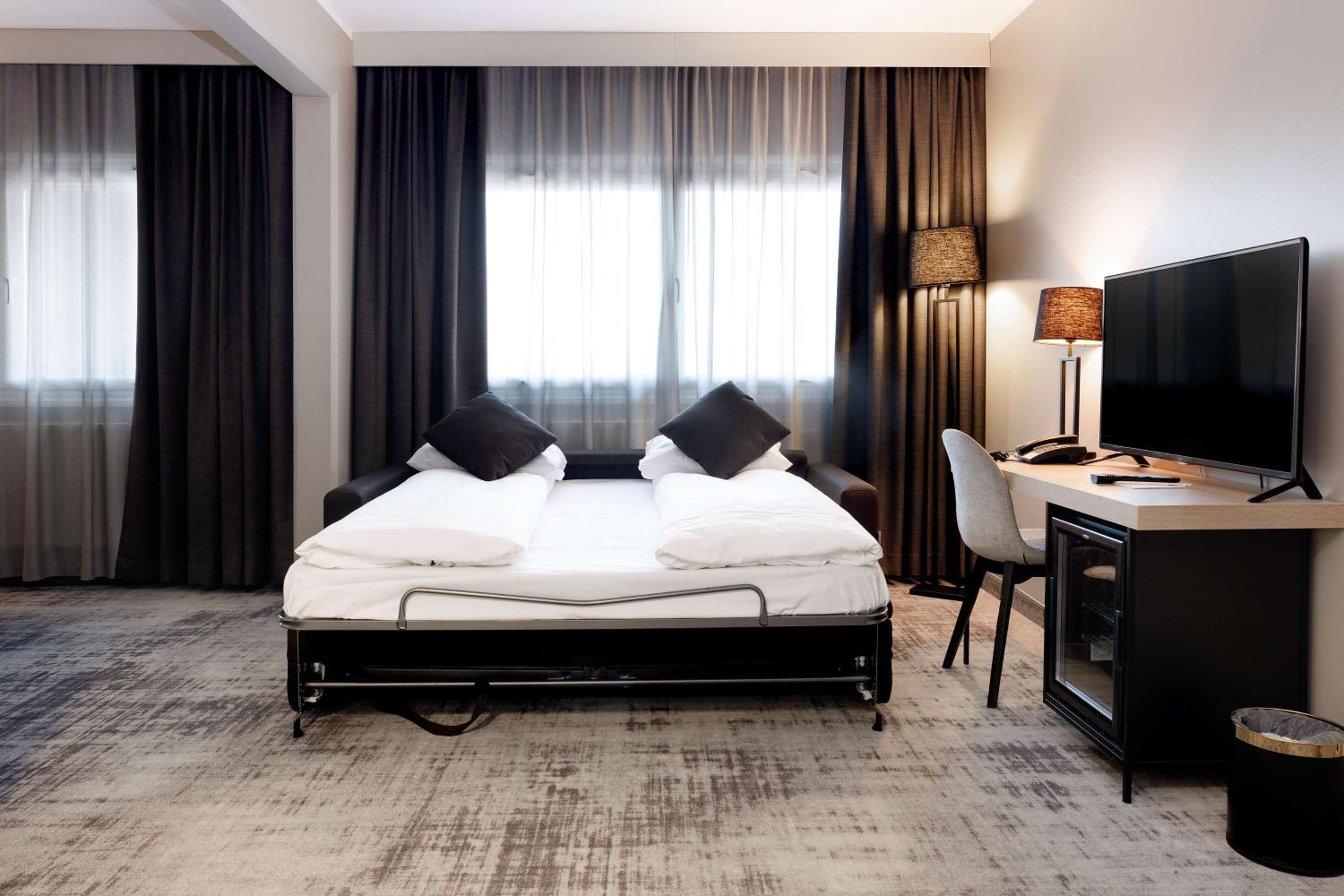 Deluxe Family Room
