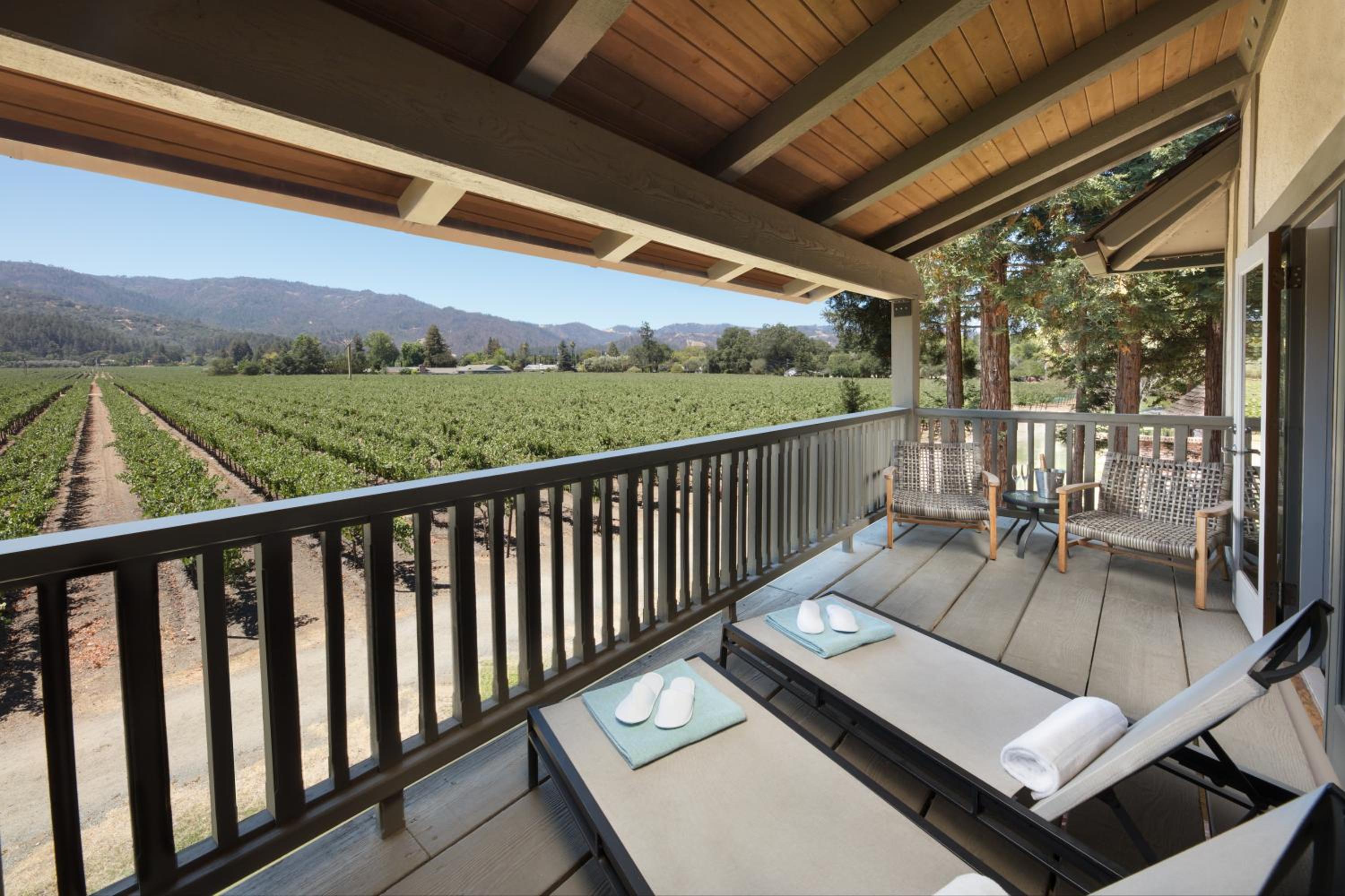 King Vineyard View Collection Suite