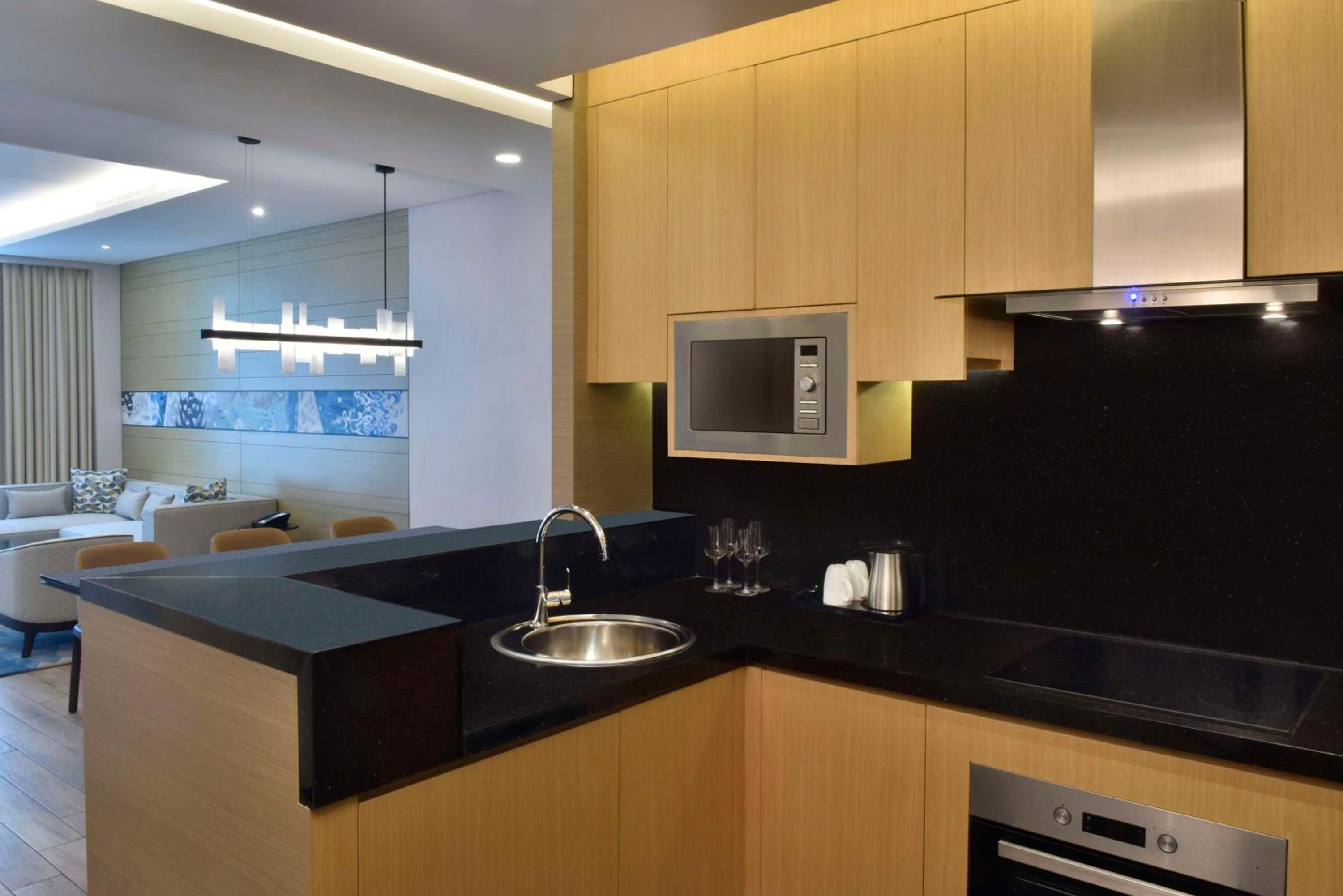 Exec 2 Bedroom Suite Sea View - Lounge Access