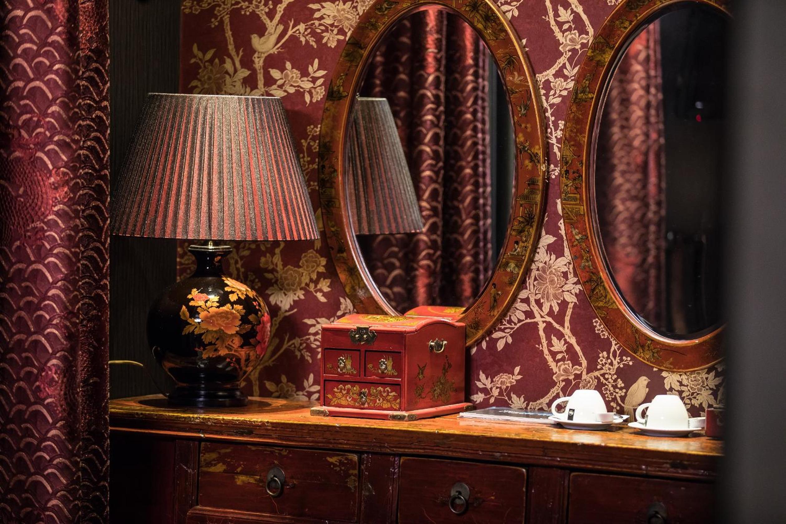 One-Bedroom Suite with Spa Bath (Hong Kong)