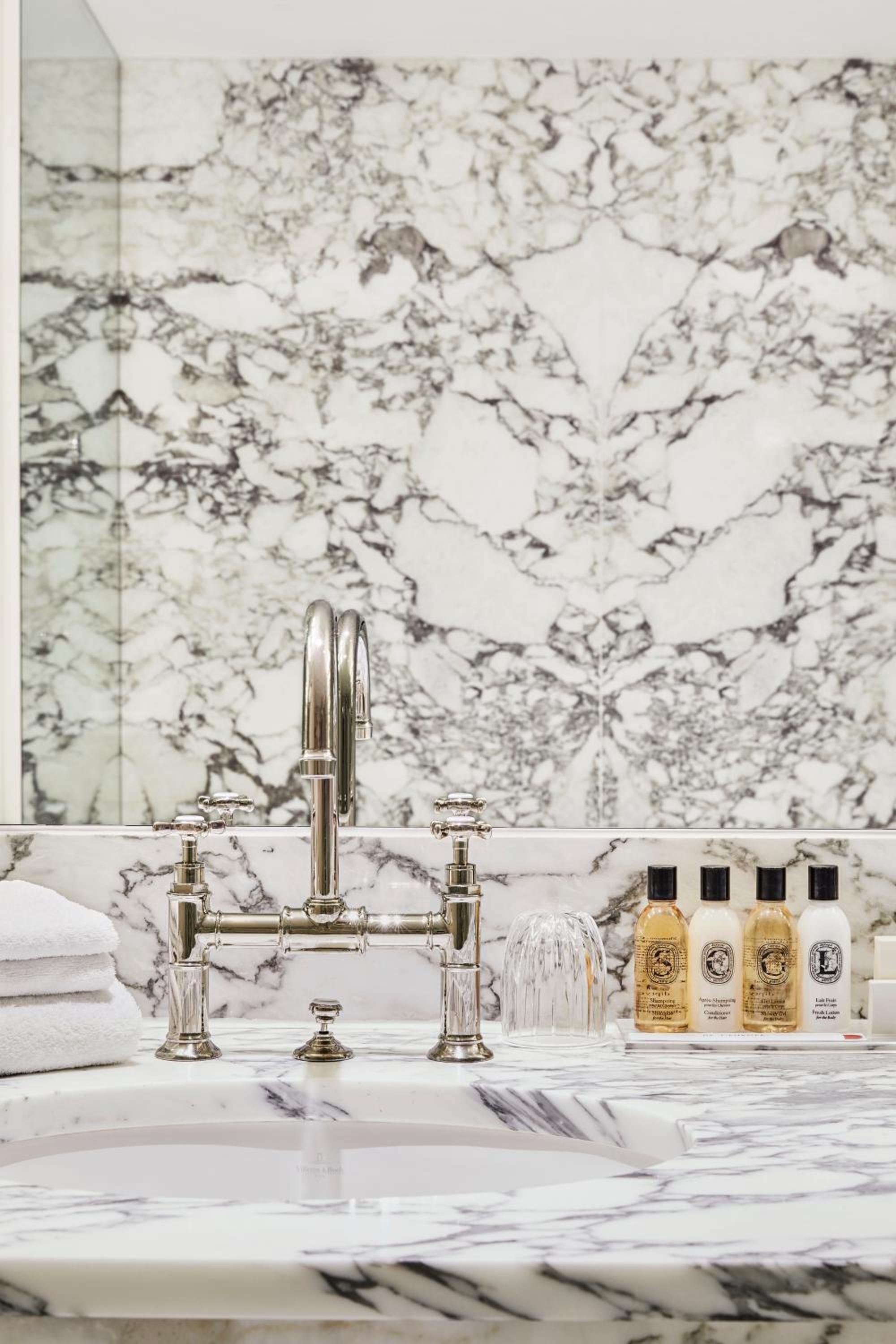 Deluxe One-Bedroom Suite with River View