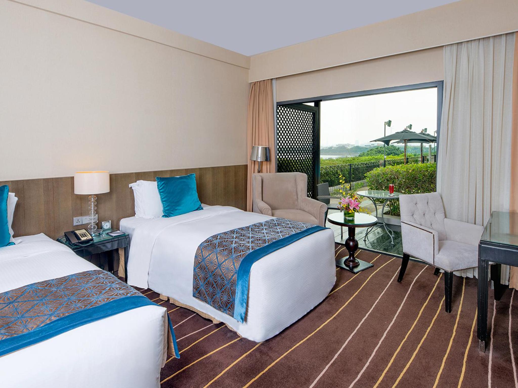 Cabana Deluxe Twin Room