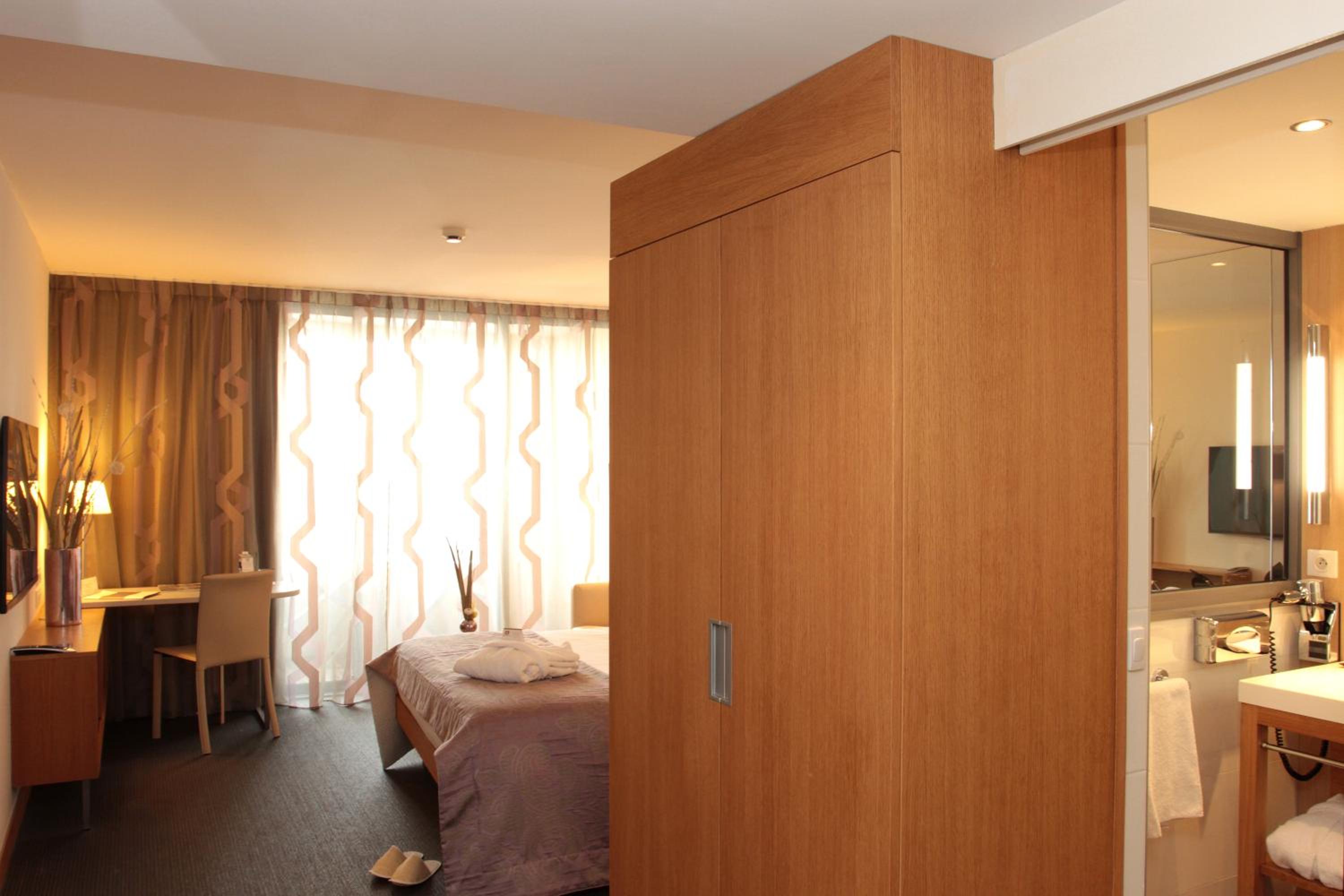 Junior Queen Suite with Sea View