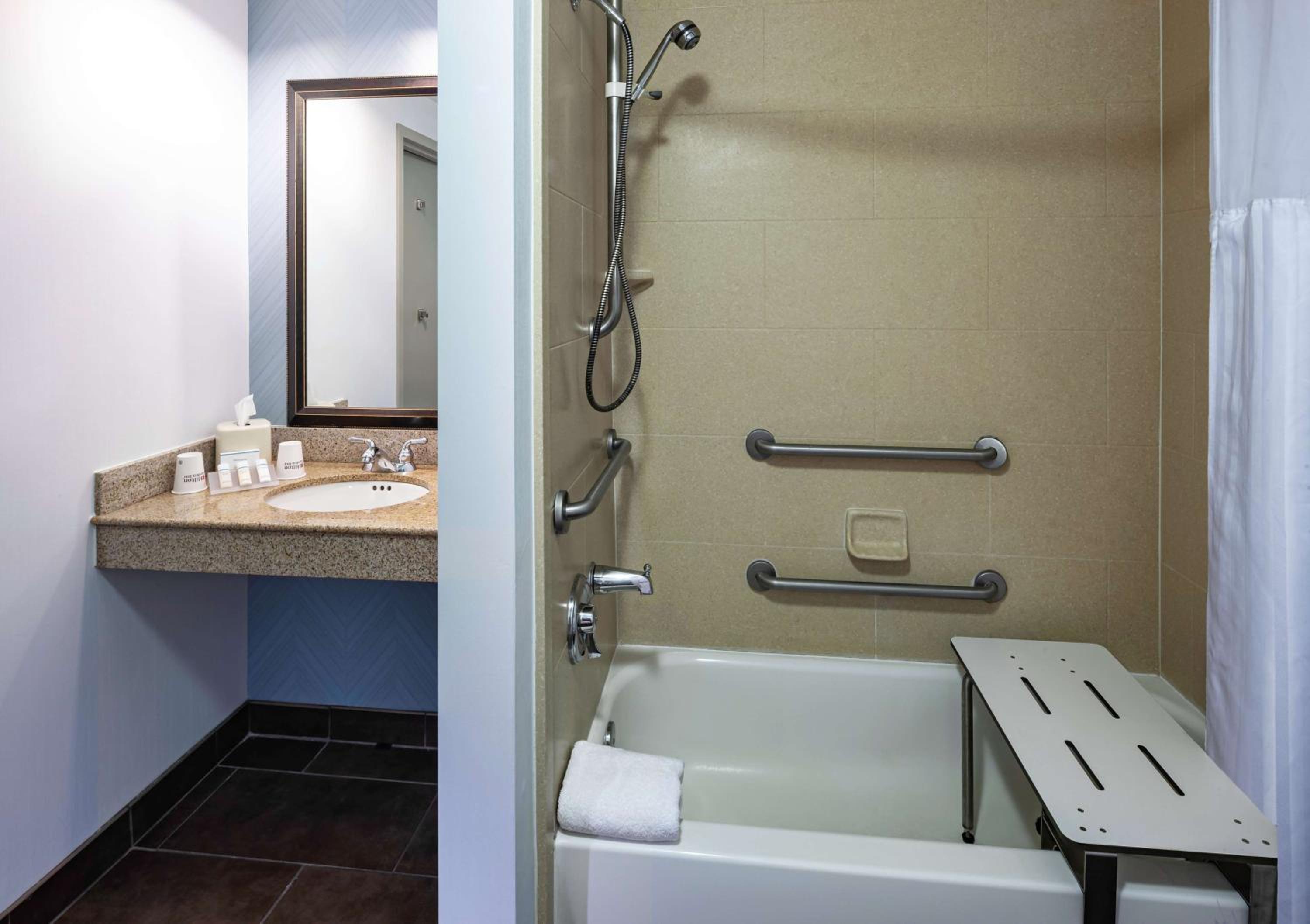 Queen Room with Two Queen Beds and Bath Tub - Mobility Accessible