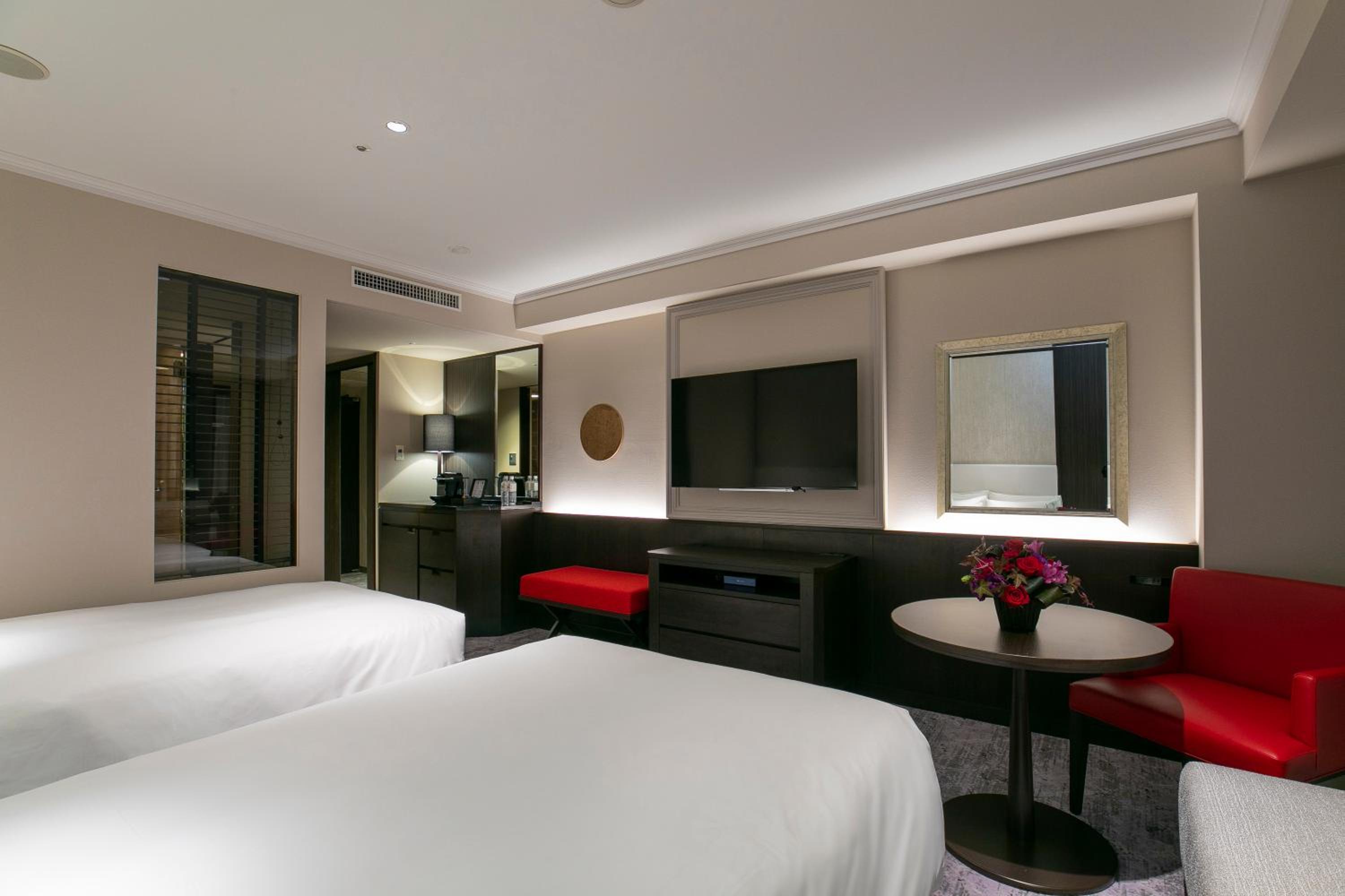 Executive Floor Twin Room with Separate Bathroom - Non-Smoking