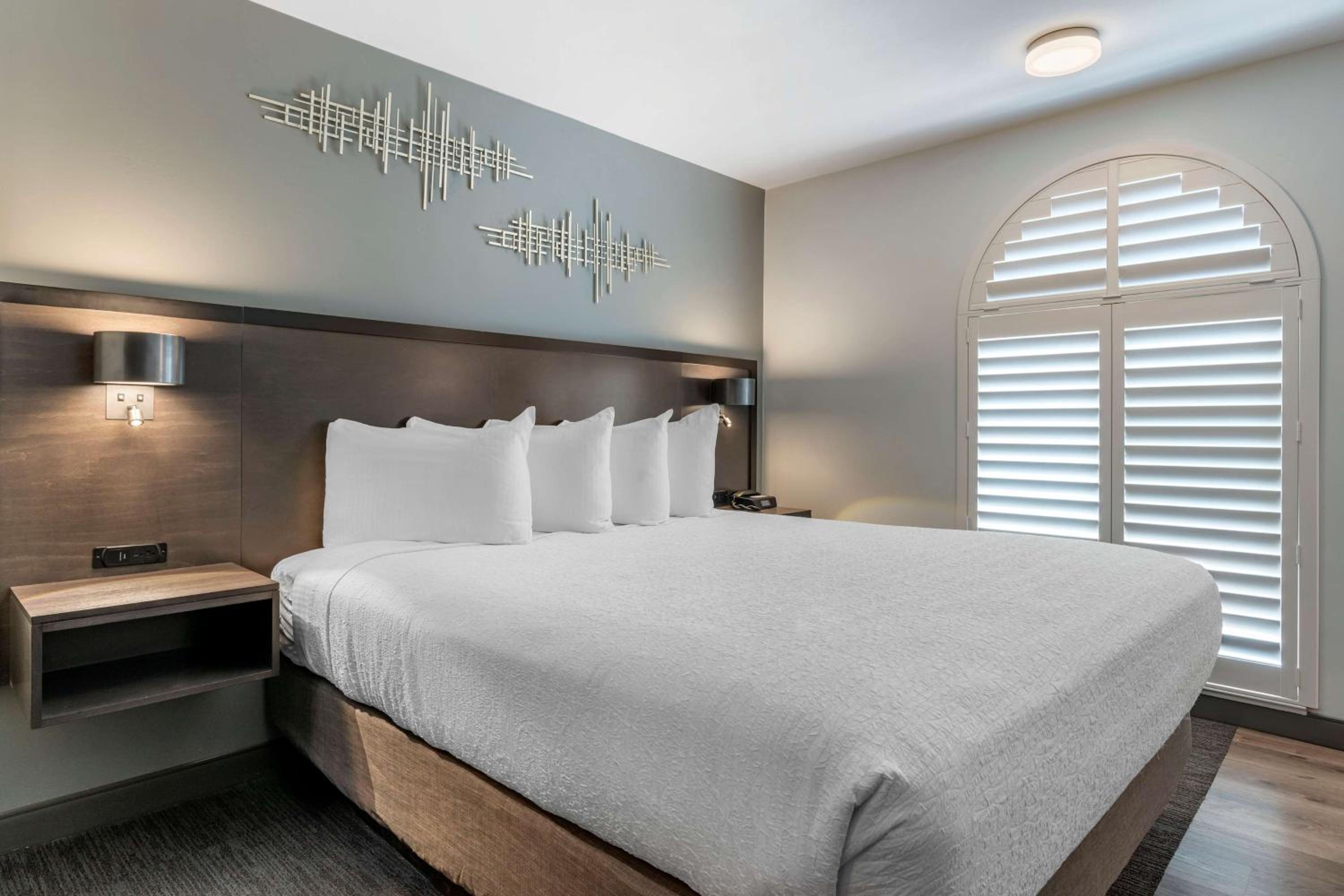 Executive King Suite with Sofa Bed - Non-Smoking