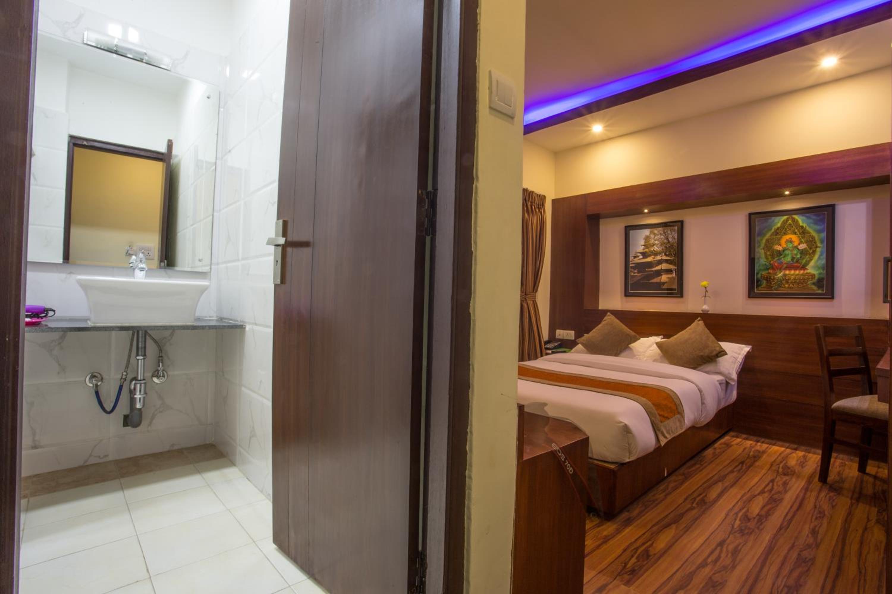 Deluxe Single Room With Free Airport Pickup