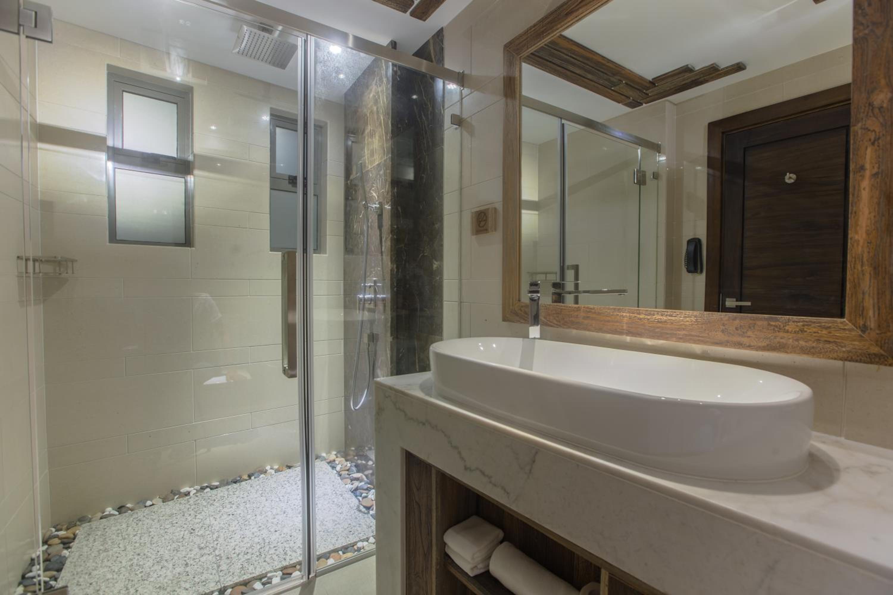 Deluxe Double with Ocean View and Balcony (Free Return Airport Transfer)