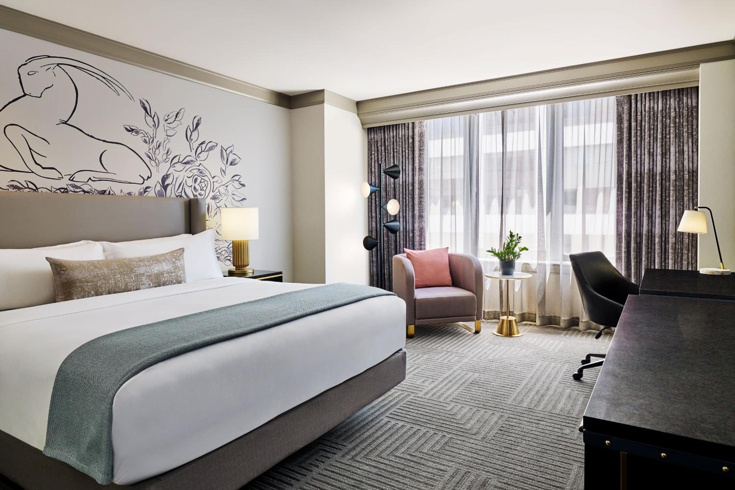Grand Deluxe, Guest room, 1 King, Michigan Ave view