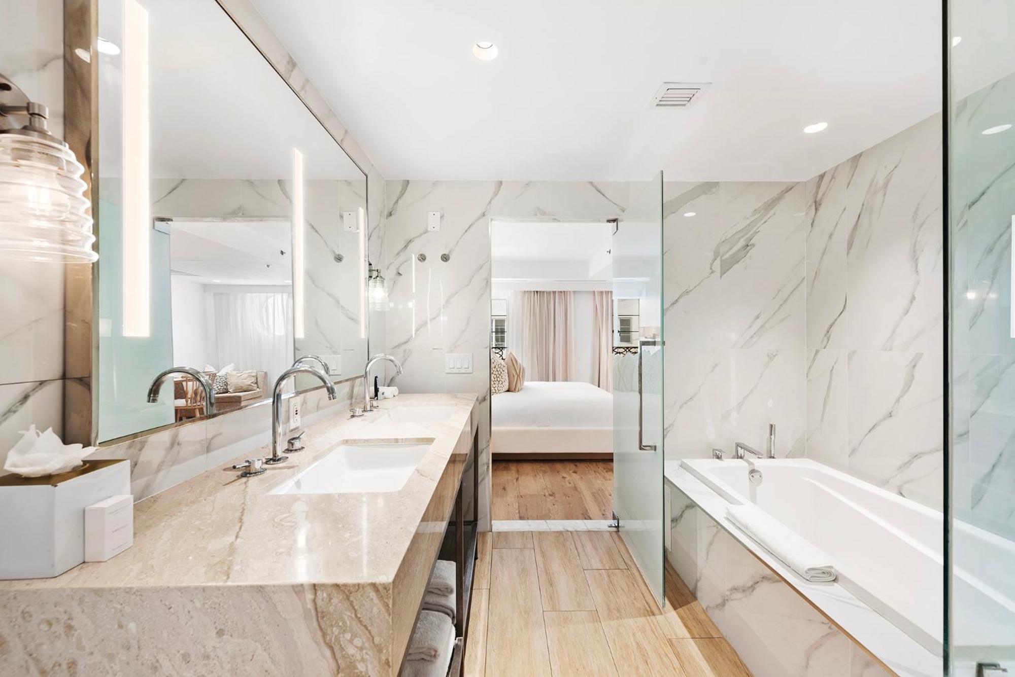 Deluxe Superior with Bathtub