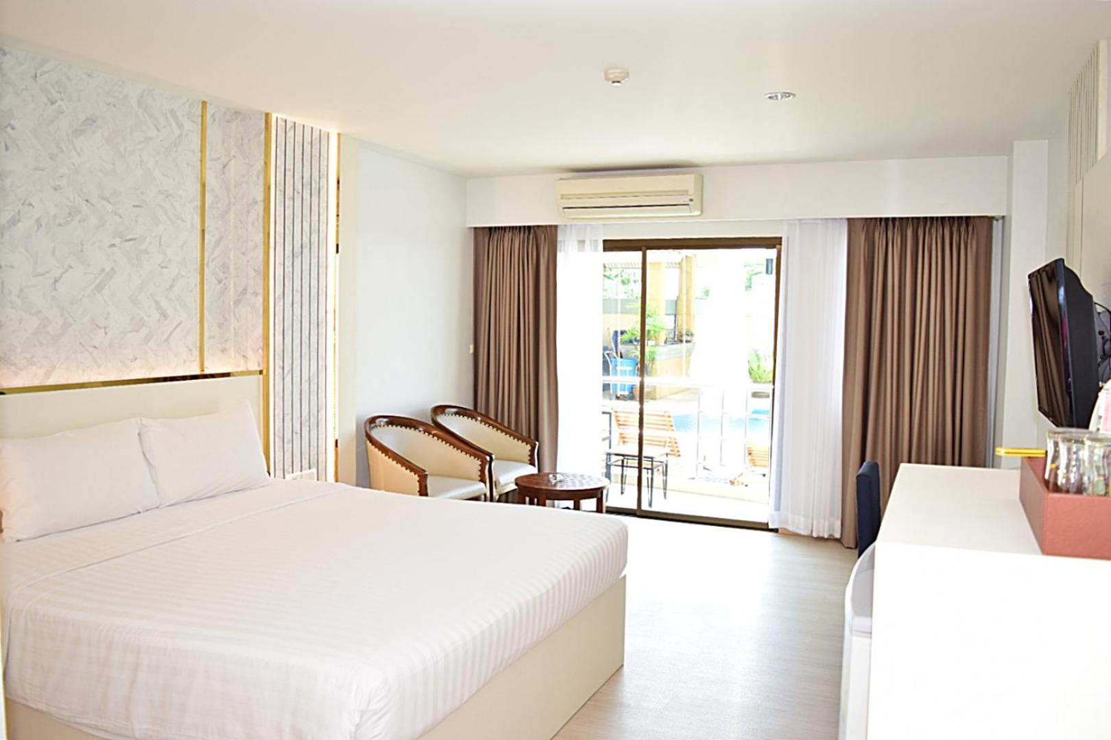 Deluxe Double Room with Pool Access