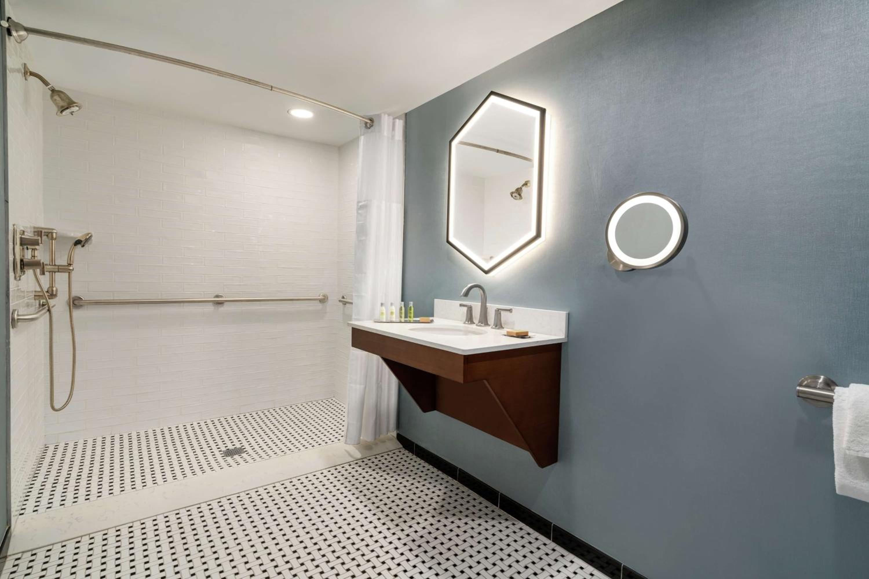 King Room with Balcony and Ocean View - Mobility/Hearing Accessible