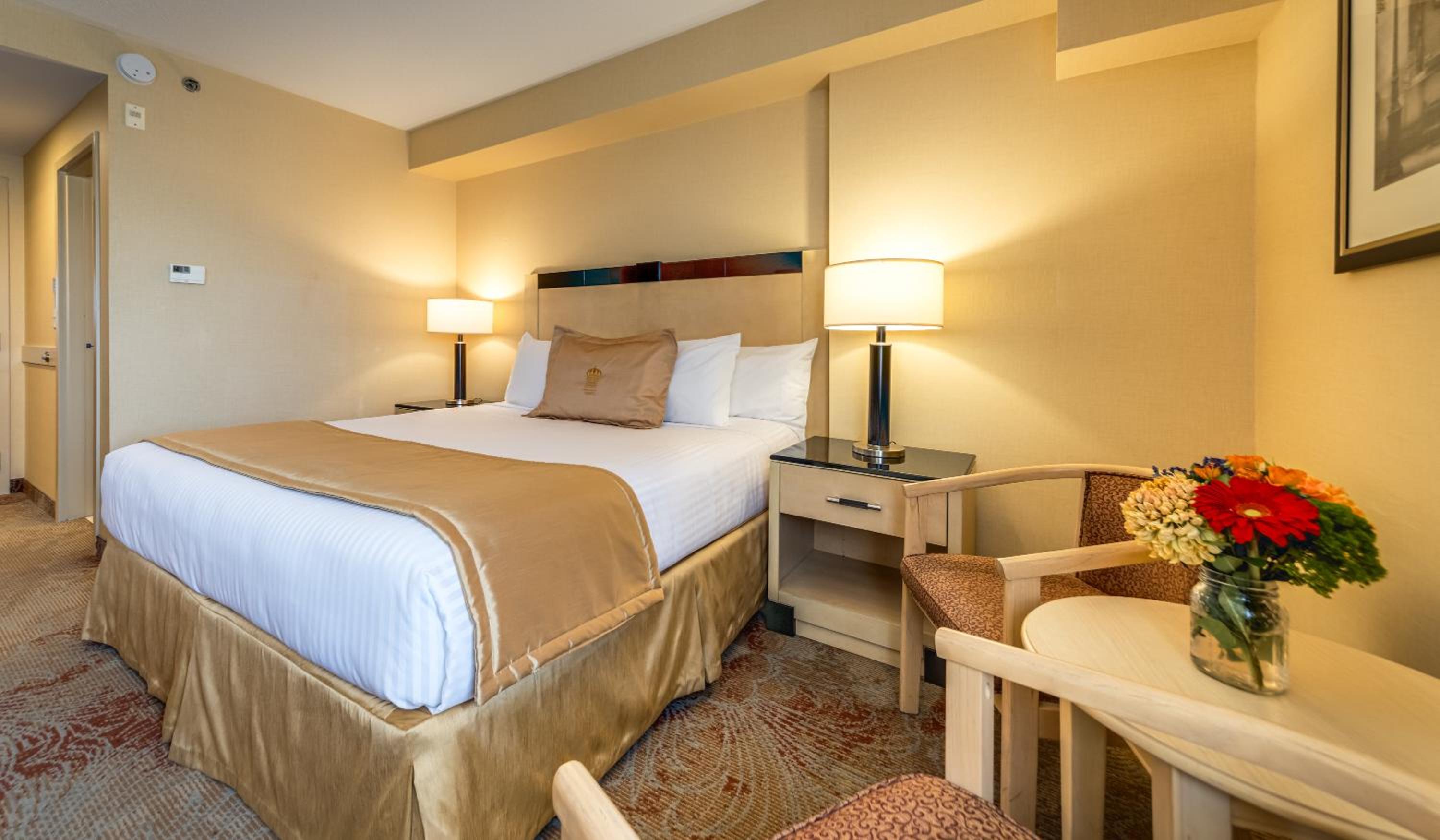 Standard room with 1 king bed