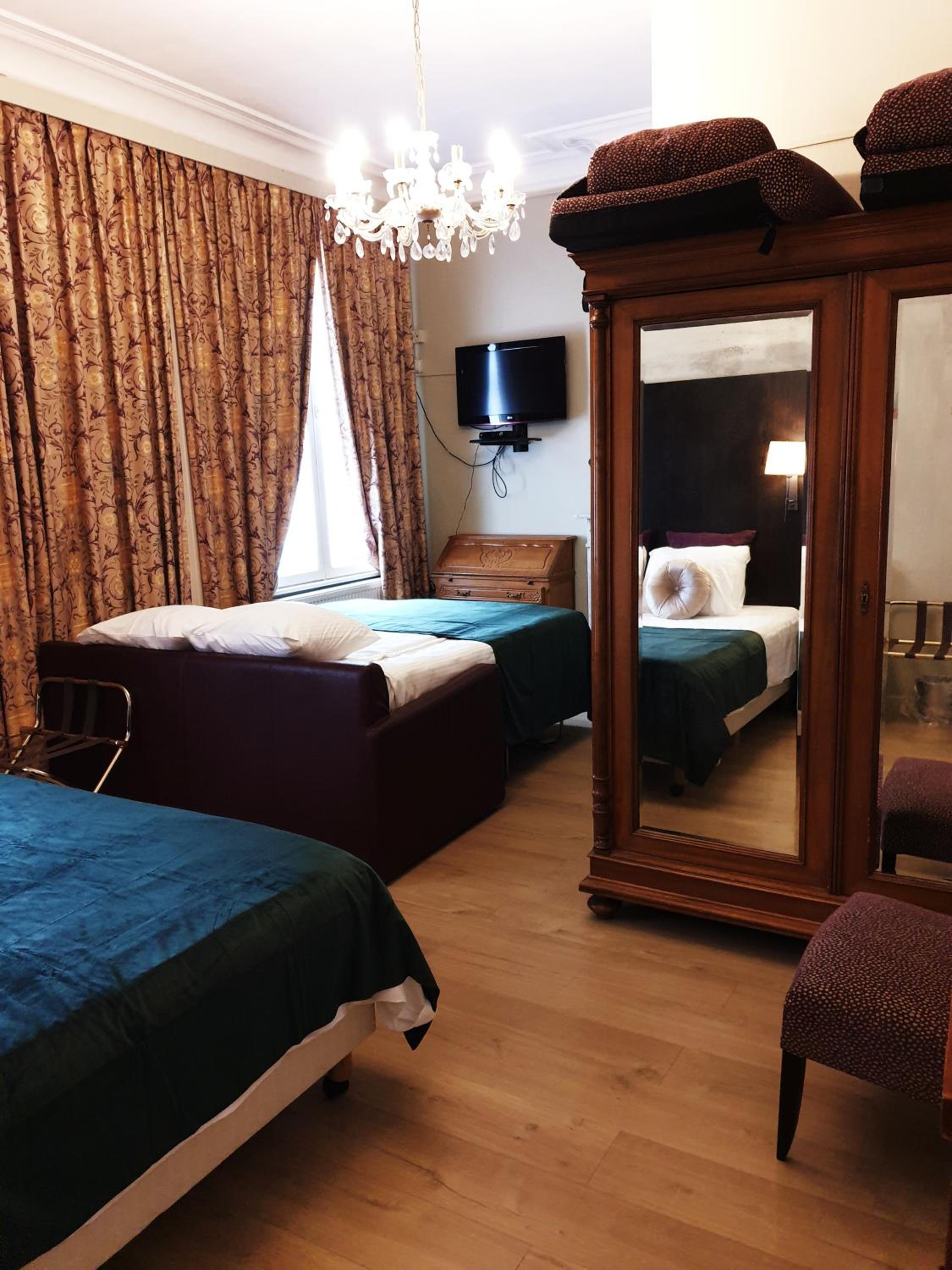 Family Room (4 Adults)