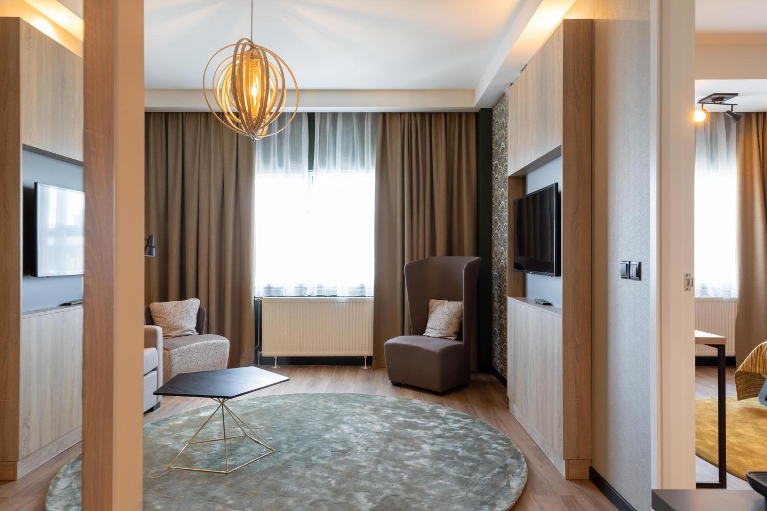 Deluxe Family Room