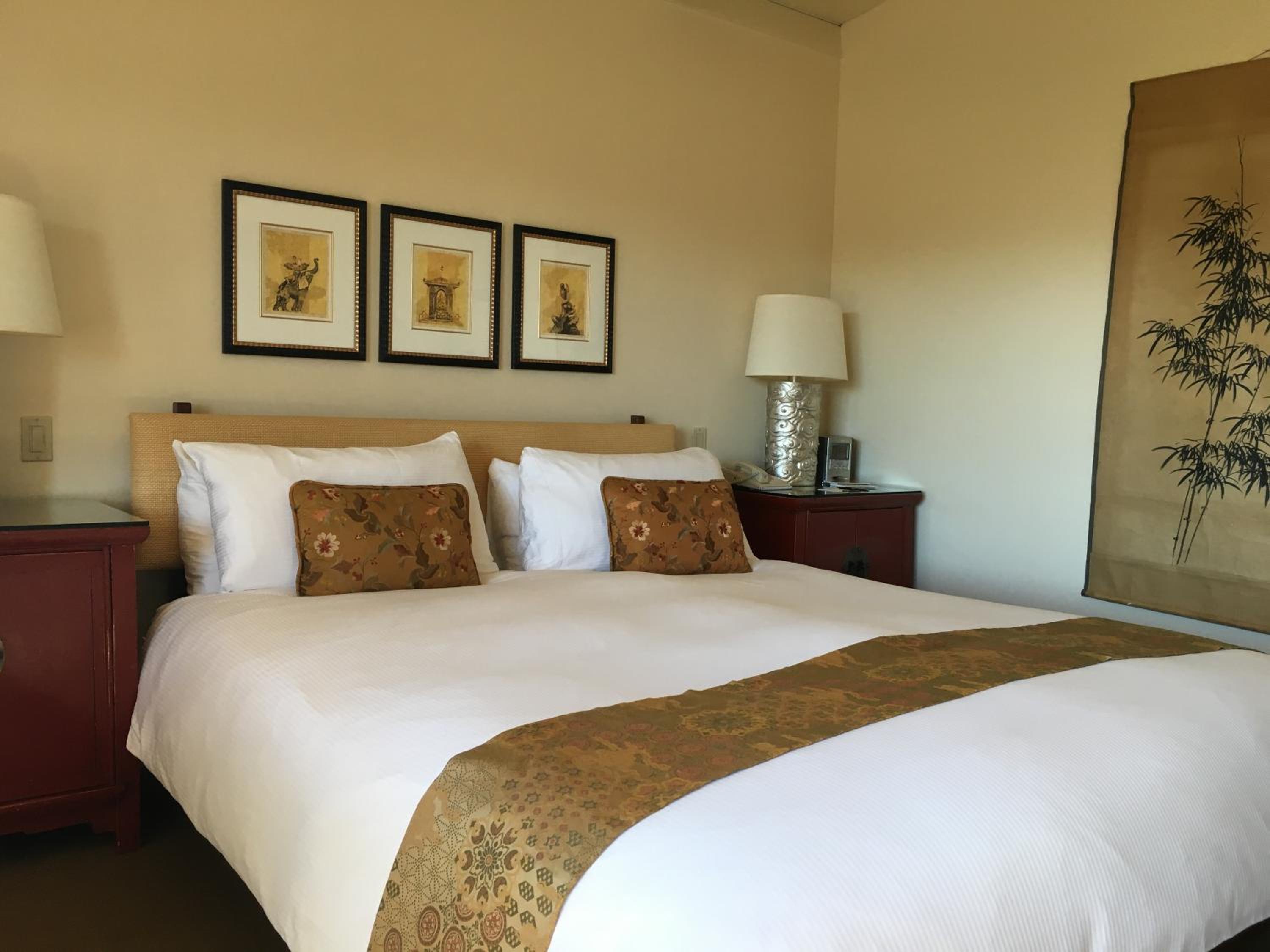 Deluxe Double Queen Room with Partial Ocean View